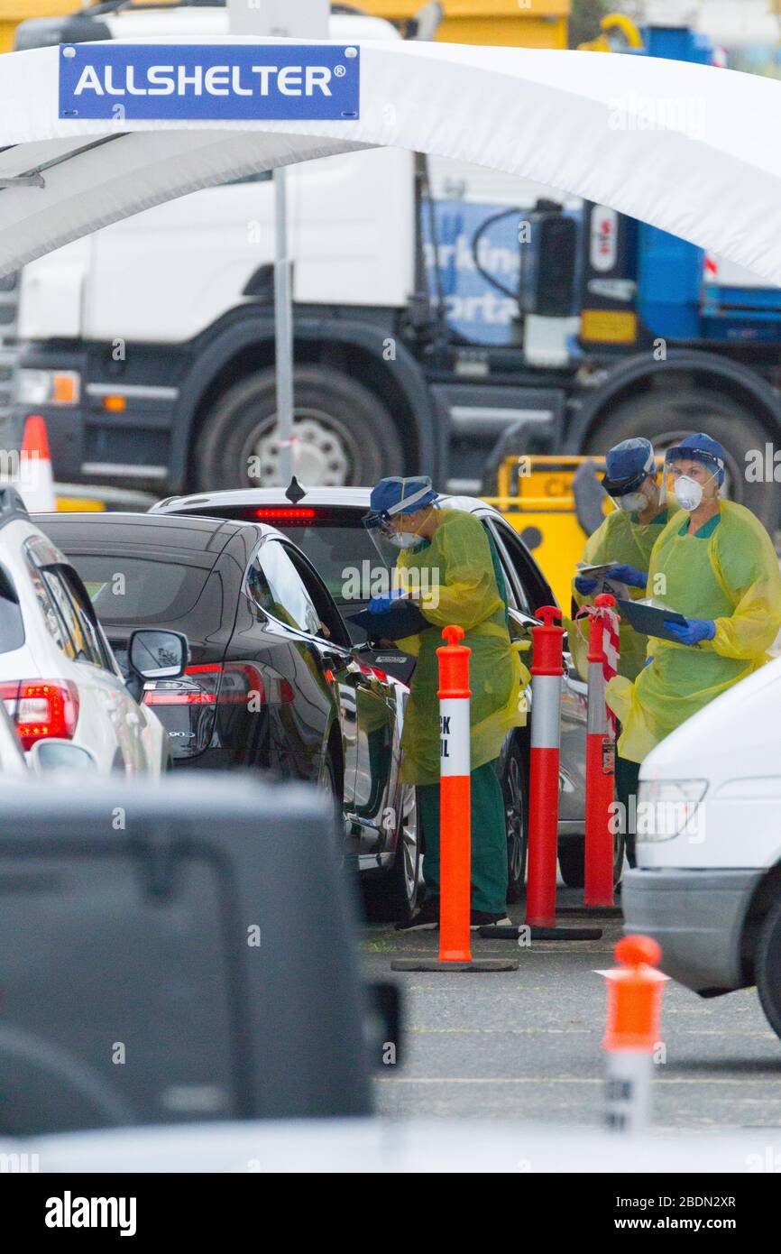 Bondi Beach, Australien, 9. April 2020. Bondi Beach in Australien, ein Hotspot für die Verbreitung des Coronavirus, hat ein schnelles Drive-Through-Pop-up-Testzentrum COVID-19 ins Leben gerufen. Abgebildet: Die Bondi Beach Pop-up-Testeinrichtung für Durchfahrt-Patienten. Kredit: Robert Wallace/Alamy Live News Stockfoto