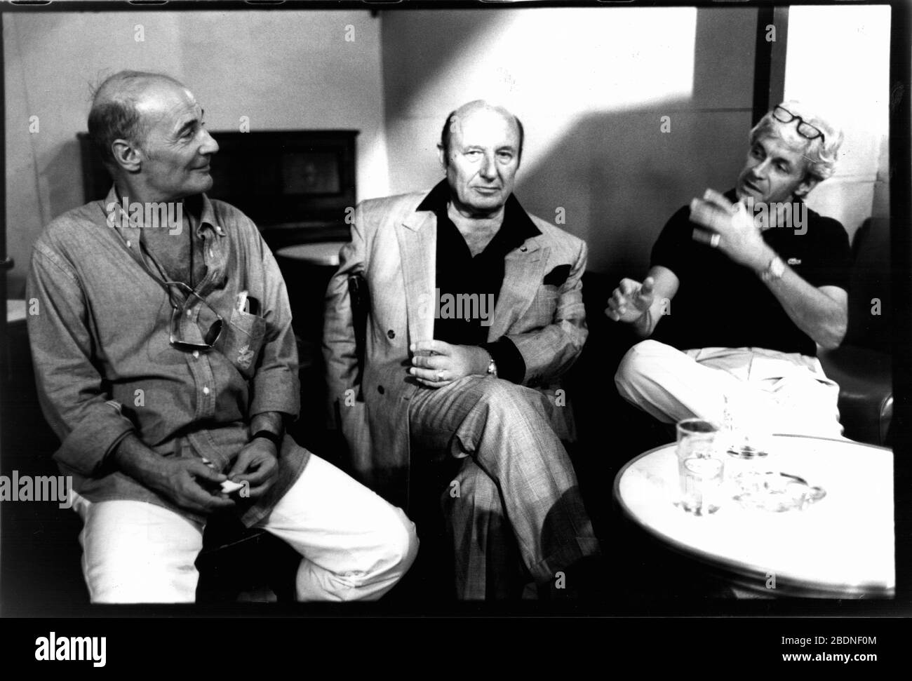 Bernard Haller, Frederic Dard und Alain Chevallier nehmen an der Präsentation des Stücks 'San-Antonio', Lyon, 1990, Frankreich Teil Stockfoto