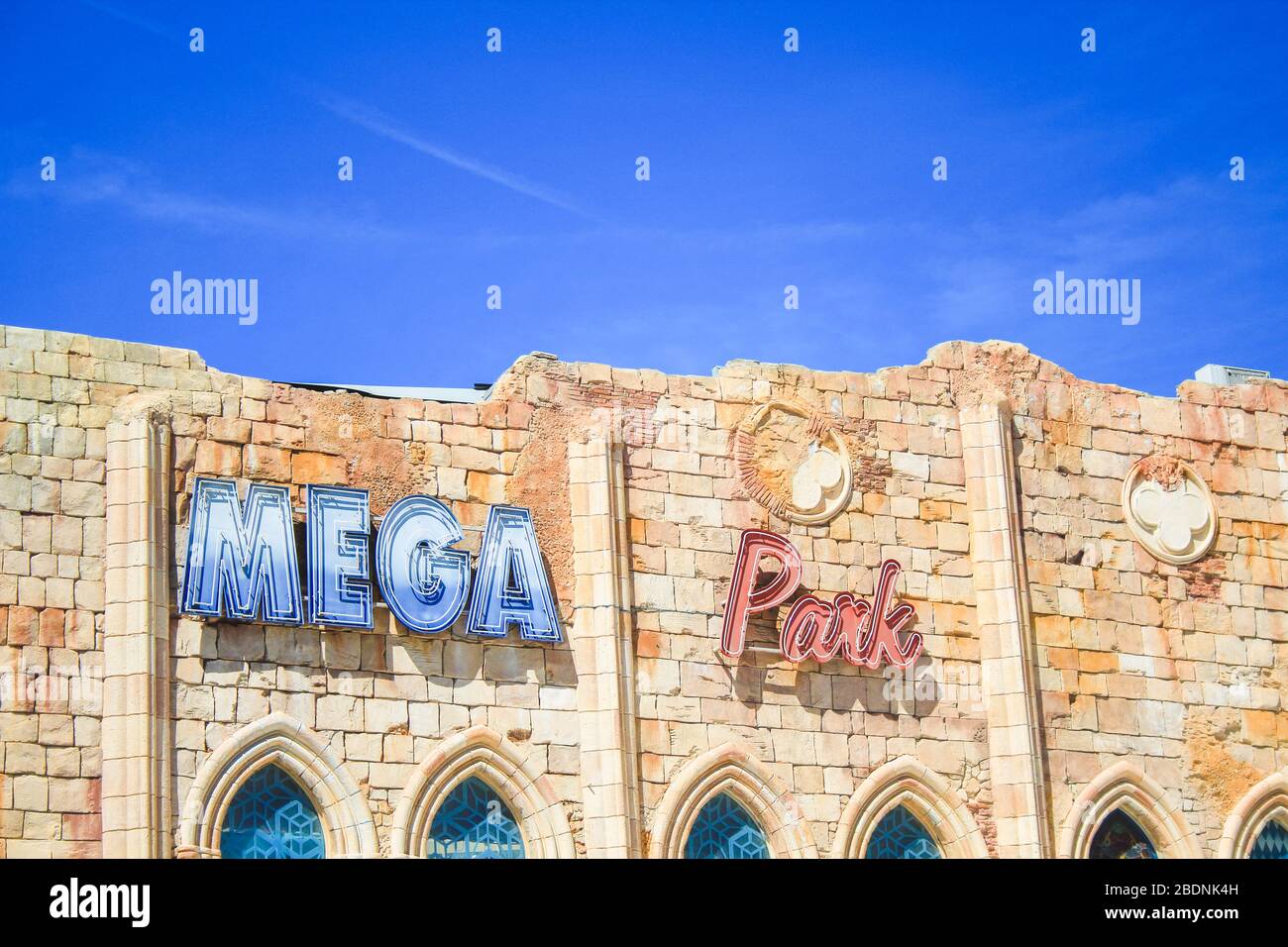 Mallorca, Spanien - März 27 2018: Die berühmte Mega Park Clubfassade im Sommer Stockfoto