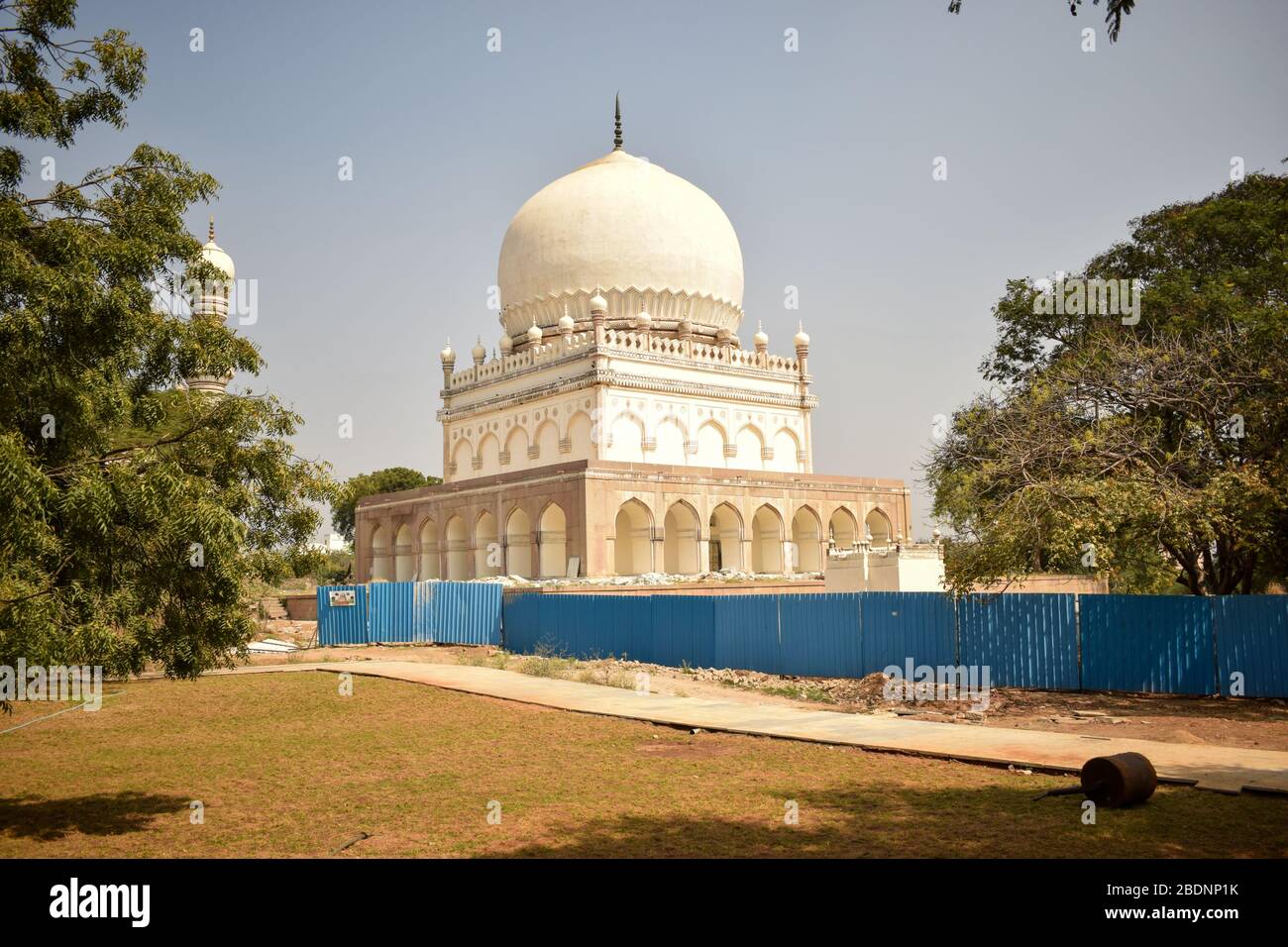 Das Grab von Sultan Quli Qutb Mulk wurde 1543 erbaut. Foto Von Seven Tombs Stock Stockfoto