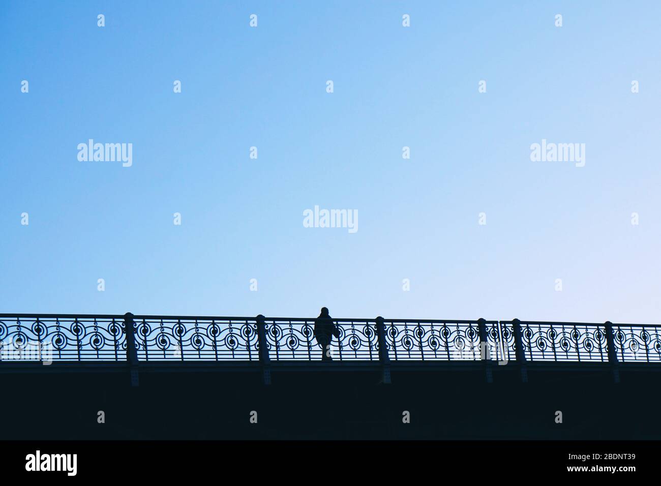 Tourist zu Fuß auf der Straße in Bilbao Stadt Spanien, Reiseziel Stockfoto