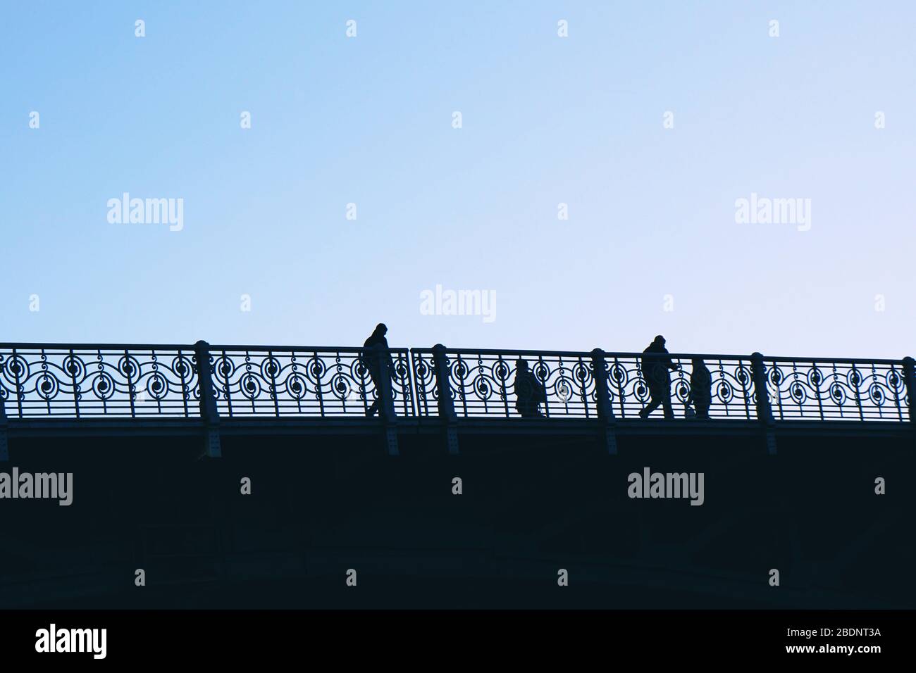 Tourist zu Fuß auf der Straße in Bilbao Stadt Spanien, Reiseziel Stockfoto