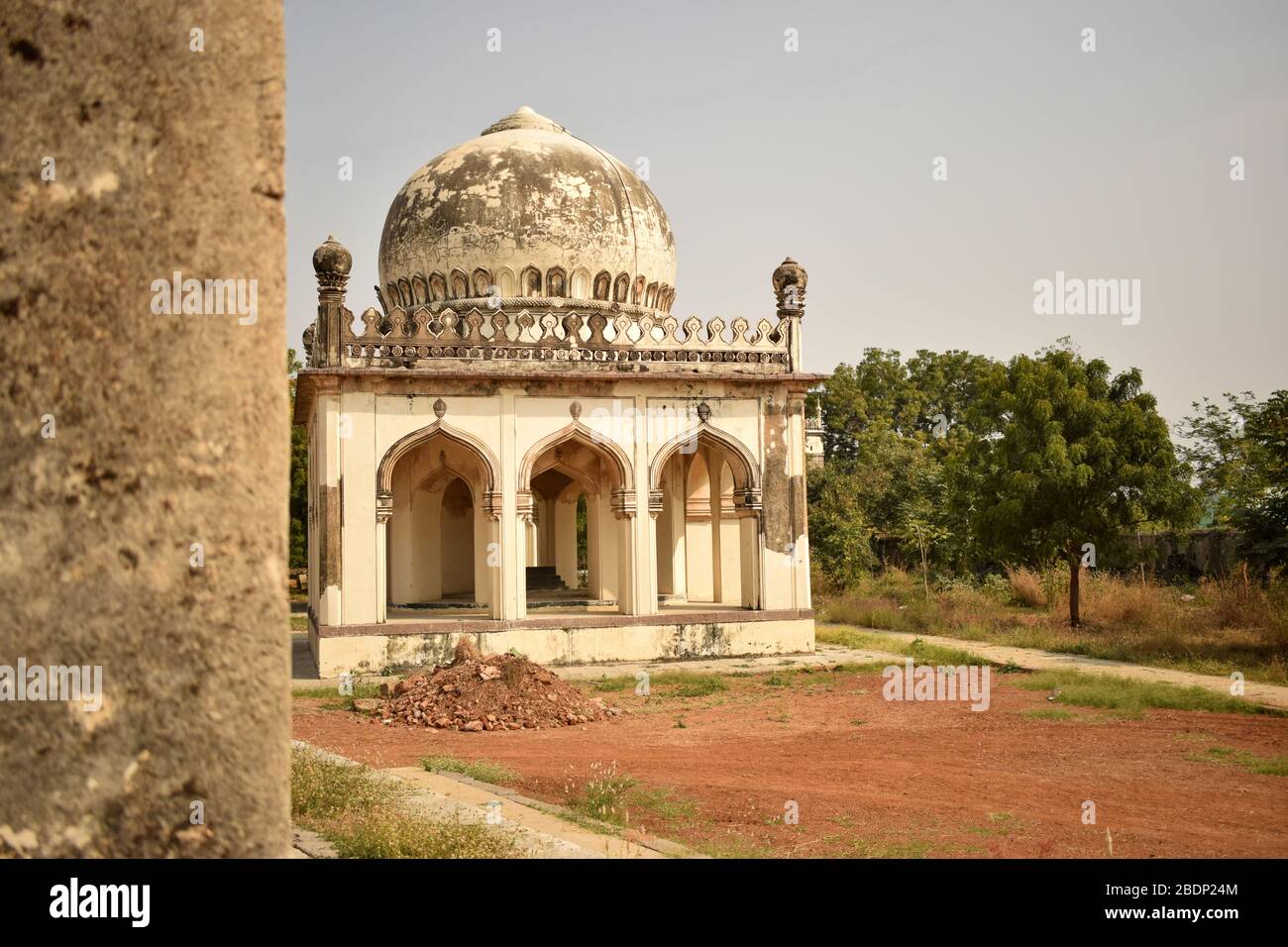 Das Grab von Sultan Quli Qutb Mulk wurde 1543 erbaut. Foto Von Seven Tombs Stock Stockfoto