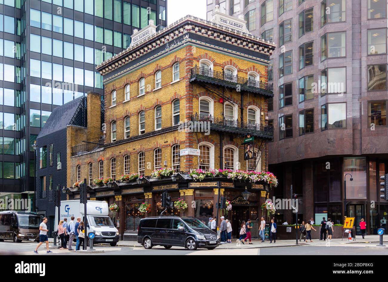 Im gesamten Großraum London werden Sie eine Mischung aus moderner Architektur und historischen Gebäuden sehen, die sich miteinander vermischen. Stockfoto