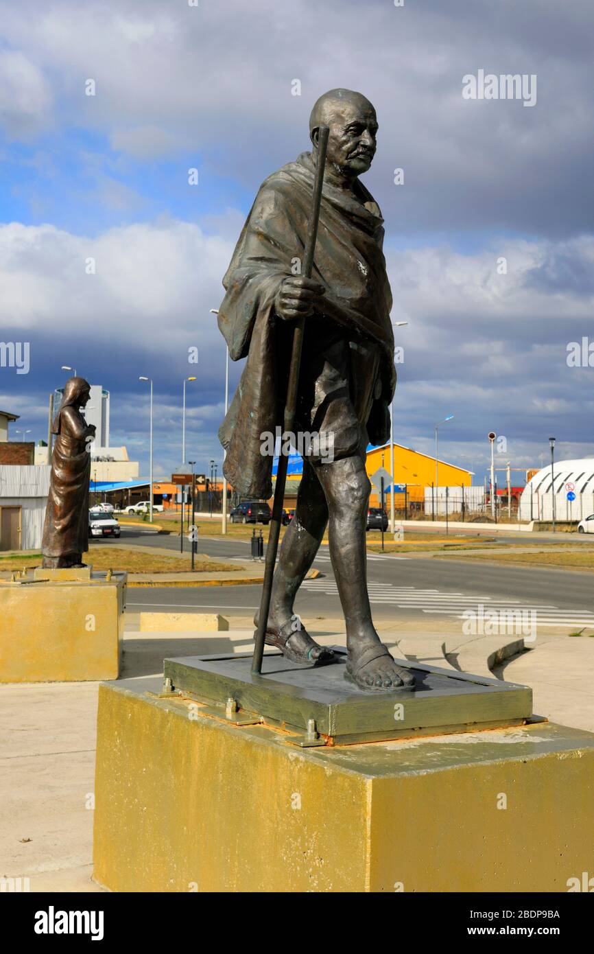 Das Denkmal für Mahatma Gandhi, den Hindu-Platz, die Stadt Punta Arenas, Patagonien, Chile, Südamerika Stockfoto