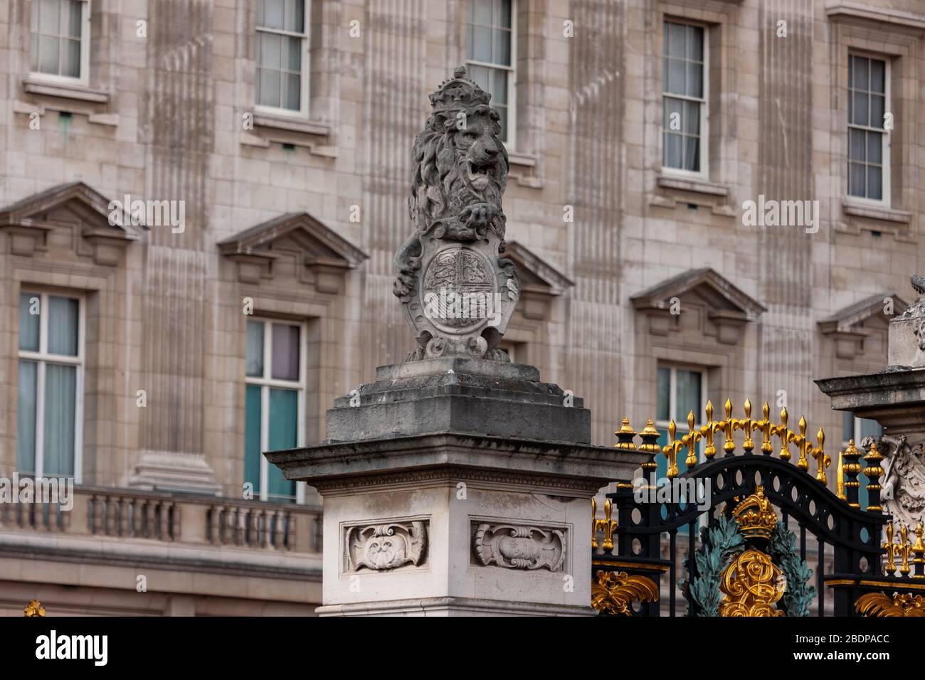 Ein muss auf jeder Touristenliste ist eine Station im Buckingham Palace. Stockfoto