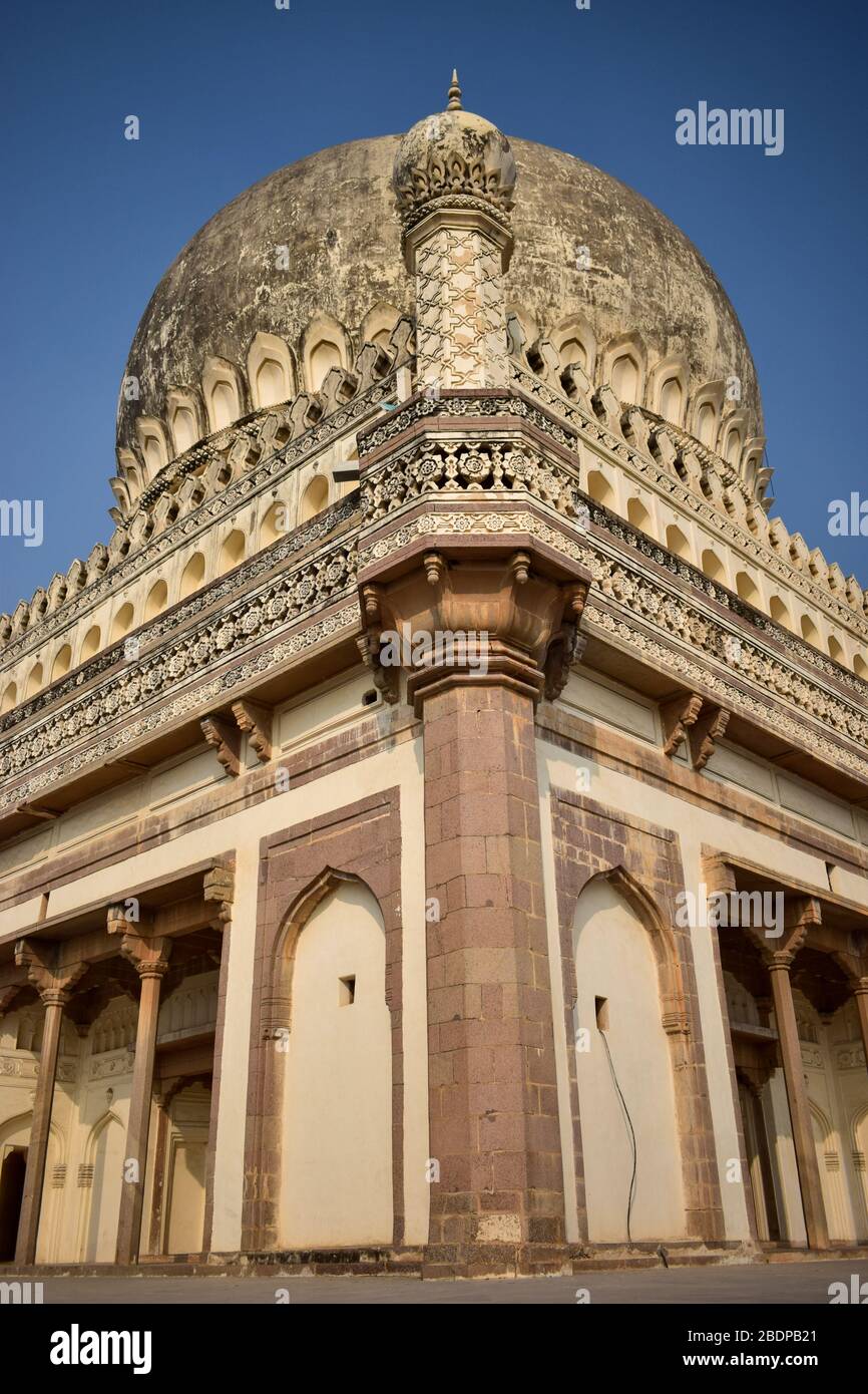 Das Grab von Sultan Quli Qutb Mulk wurde 1543 erbaut. Foto Von Seven Tombs Stock Stockfoto