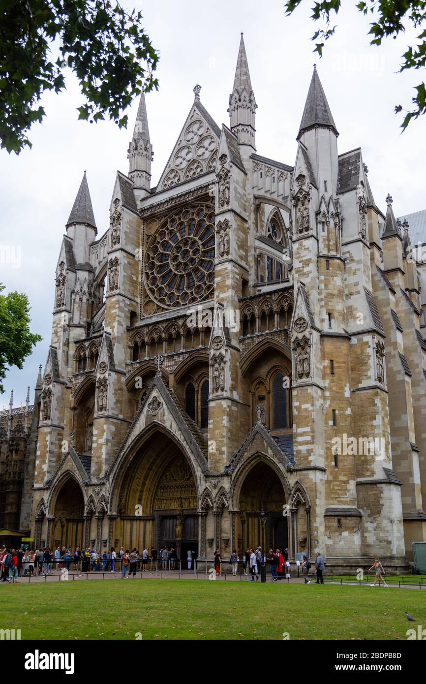 Westminster Abby wurde 960 gegründet und ist ein UNESCO-Weltkulturerbe und auf der Liste der Besucher in London, England, zu sehen. Stockfoto