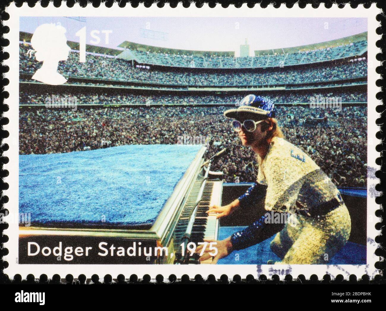 Elton John im Konzert in Los Angeles auf Briefmarke Stockfoto