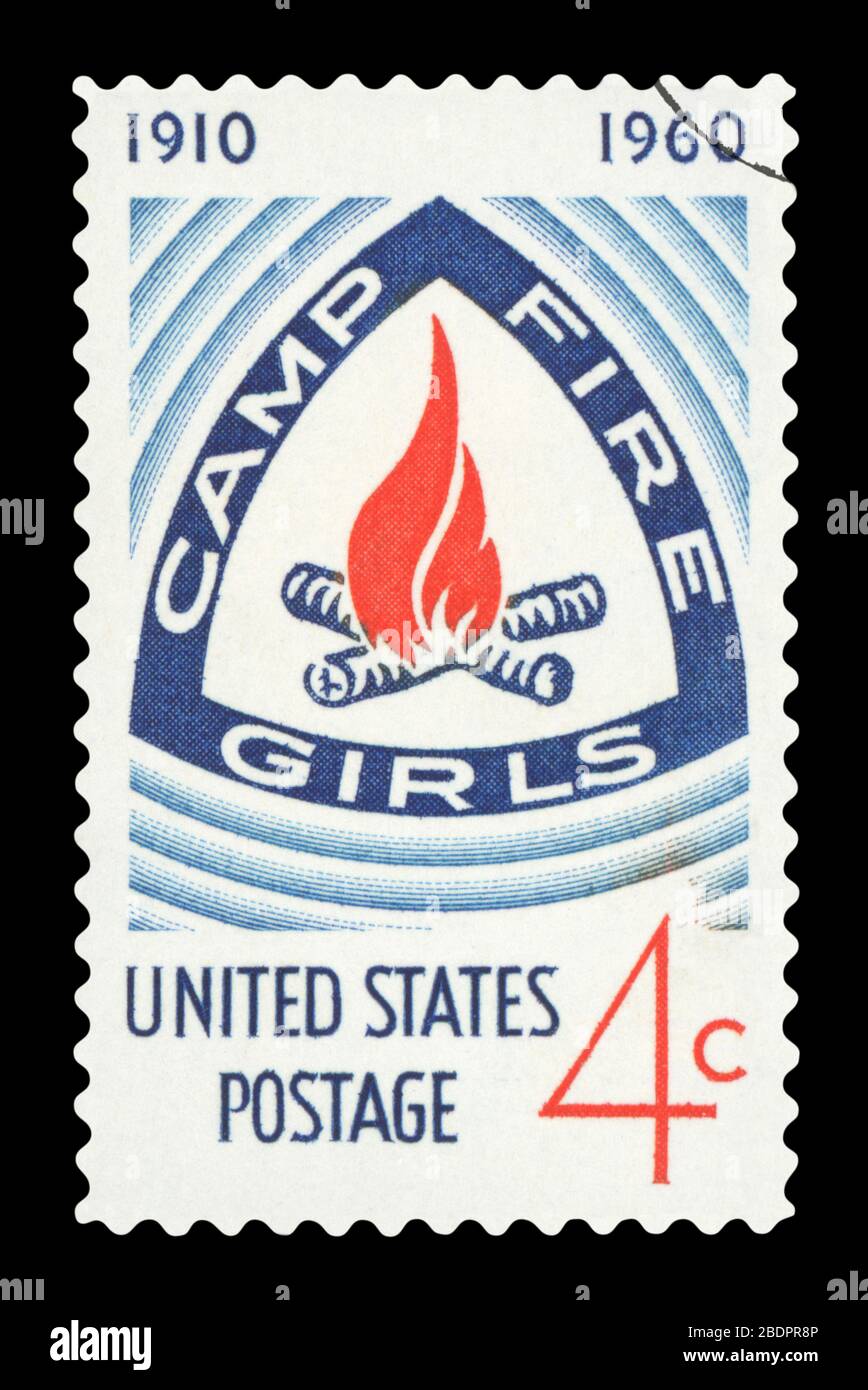 USA - UM 1960: Briefmarke gedruckt in den USA, zeigt Camp Fire Girls Emblem, um 1960 Stockfoto