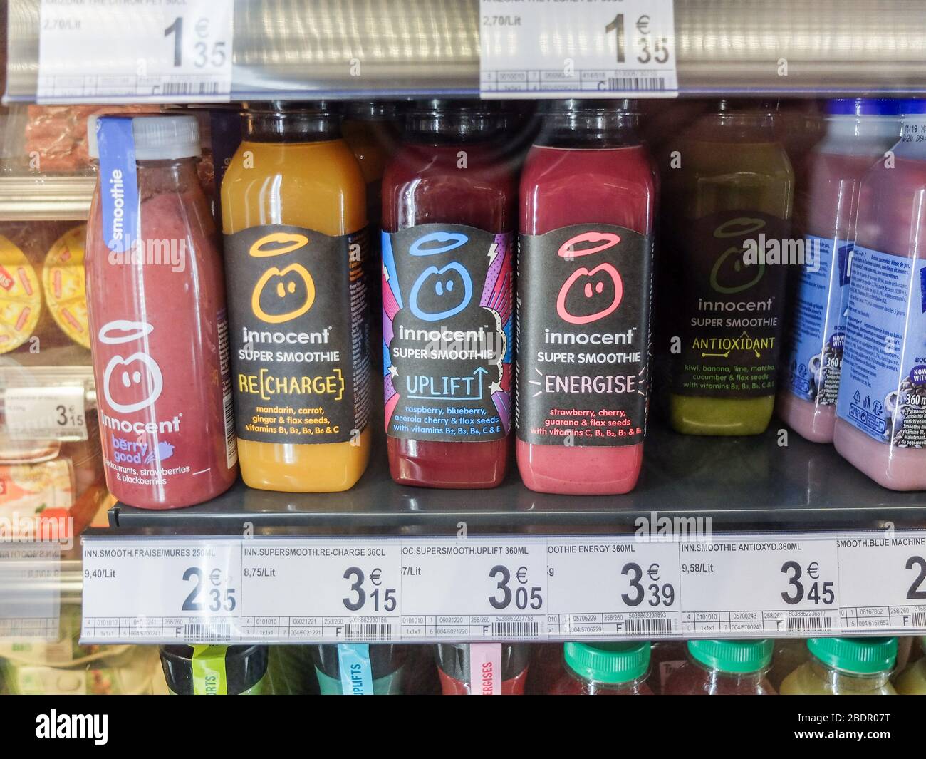 Unschuldiger Super Smoothie in einem Lebensmittelgeschäft Stockfoto