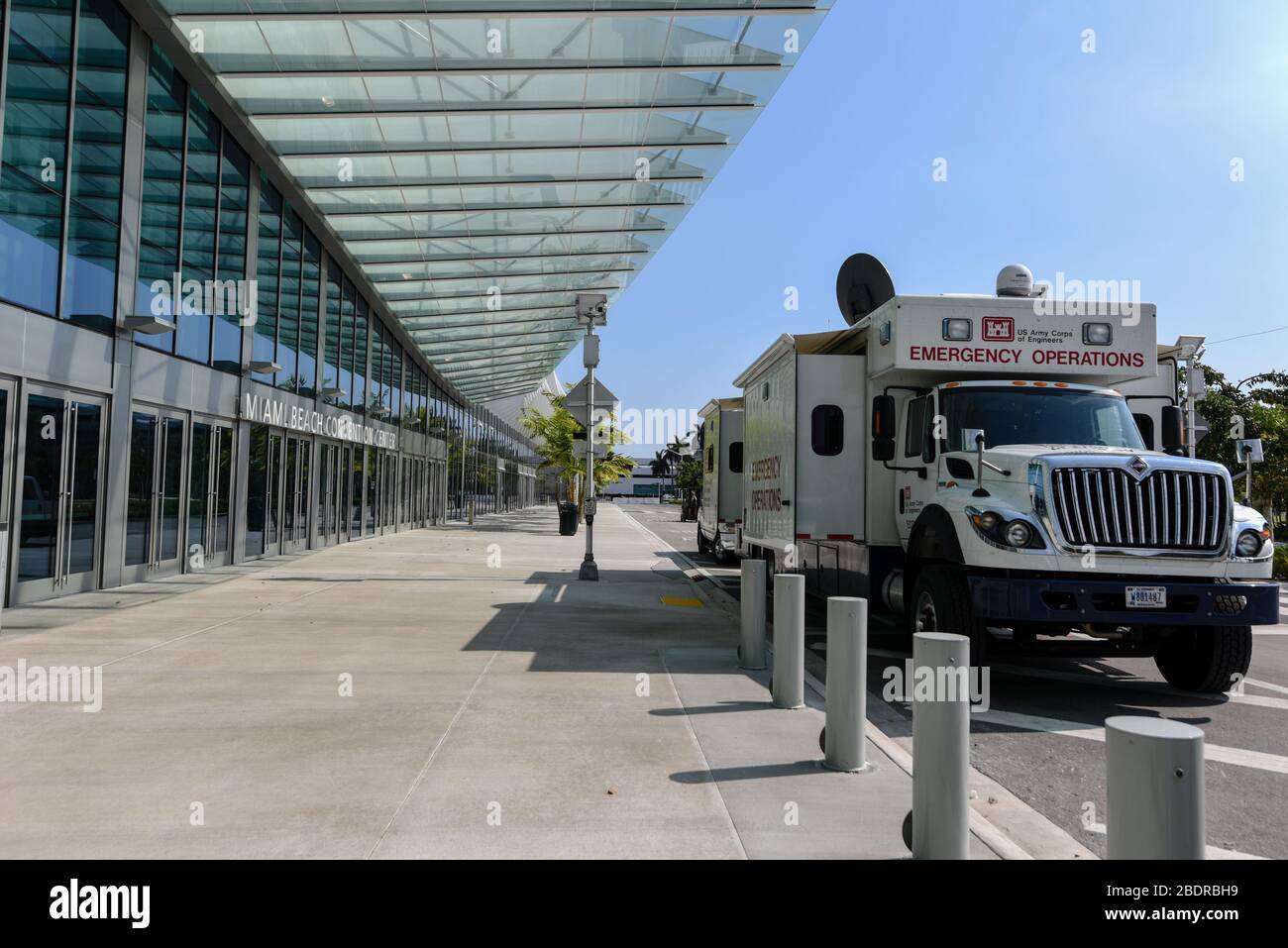 Army Corps startet den Bau einer alternativen Pflegeeinrichtung im Miami Beach Convention Center Stockfoto