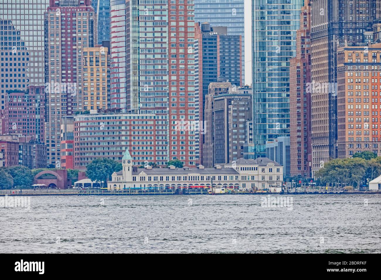 Manhattan Island von der Staten Island Ferry, New York Stockfoto