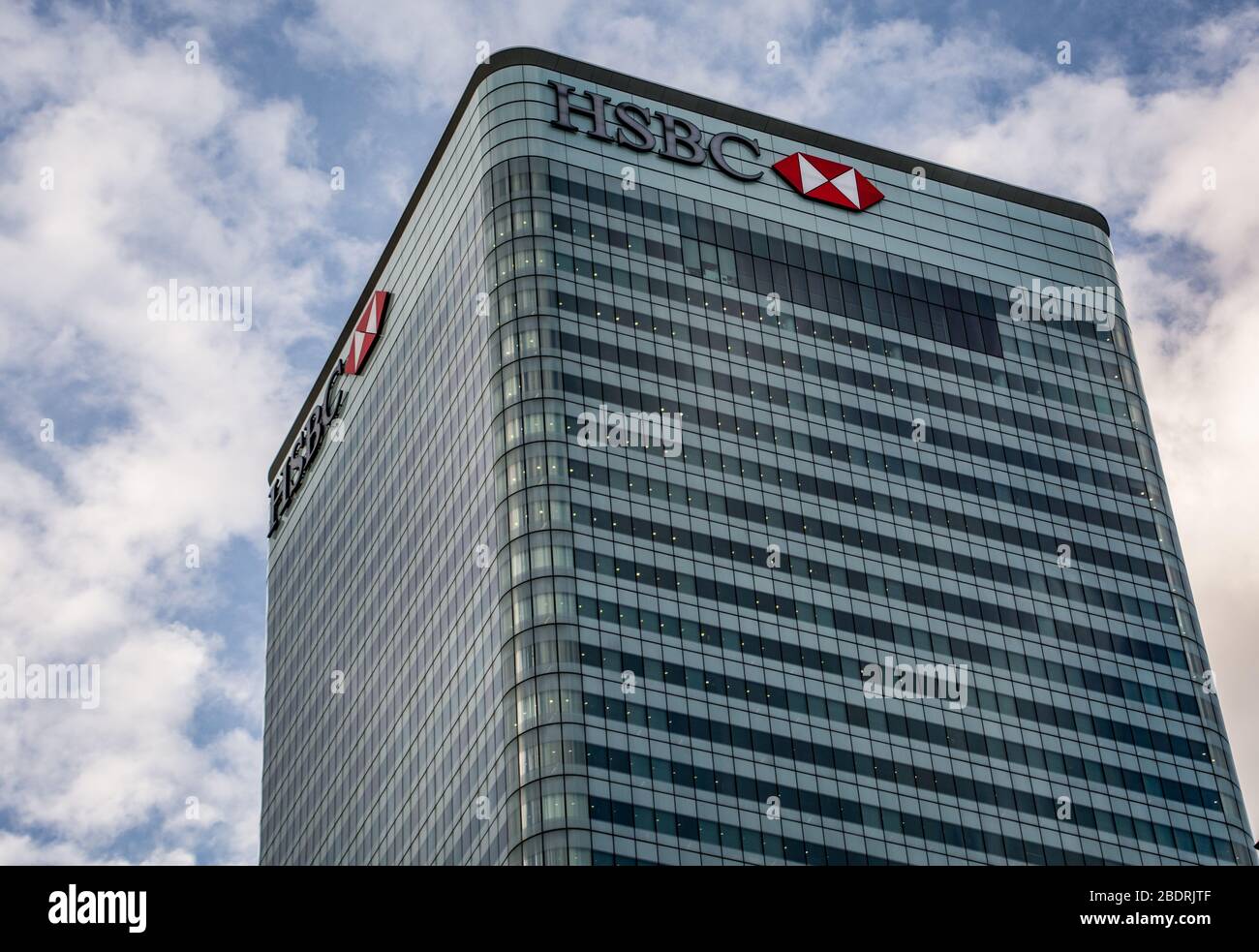 LONDON - HSBC Gebäude im Canary Wharf Finanzzentrum. Hauptsitz – weltweit führende Finanzdienstleister und Bankunternehmen. Stockfoto