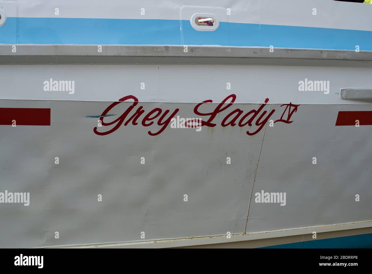 Fähren kommen täglich im Hafen von Hyannis an und fahren ab. Besonders im Sommer. Service zu den Inseln Nantucket und Martha's Vineyard täglich auch. Stockfoto