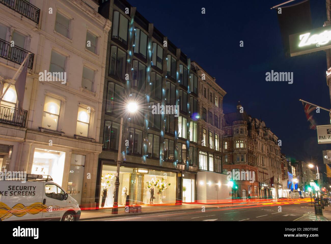 2010s Architektur Fassade Aufzugsleuchten Beleuchtung LED-Leuchten 50 New Bond Street, London W1S von Eric Parry Architects Stockfoto