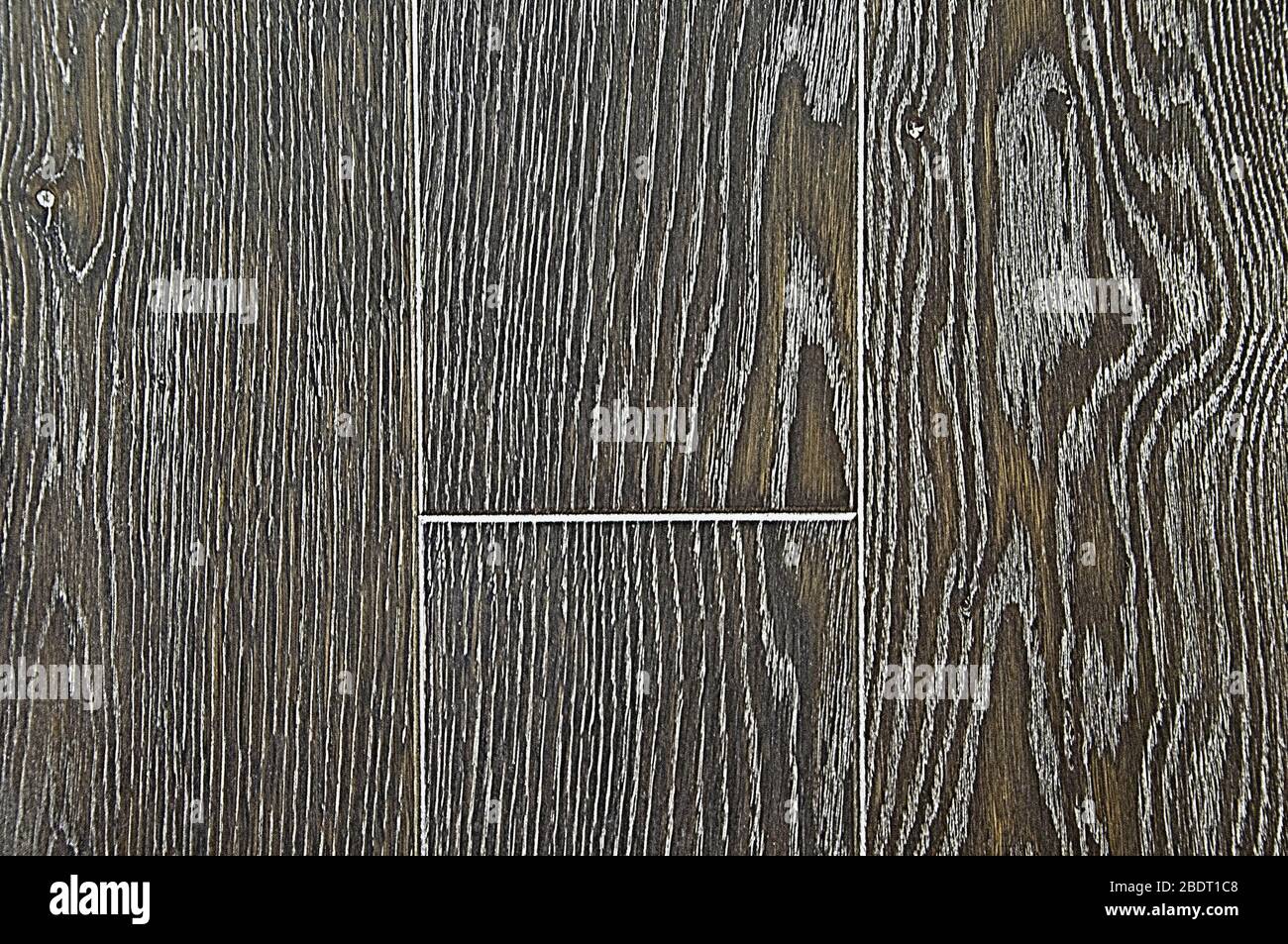 Die Textur der hölzernen, massiven Boden Bord. Der graue und braune Hintergrund mit weißer Farbe. Stockfoto