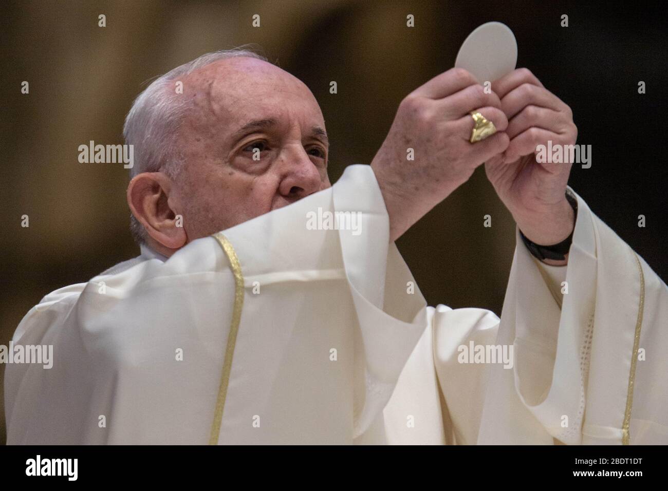 Rom, Staat Vatikanstadt, Staat Vatikanstadt. April 2020. April 2020 - Vatikanstadt (Heiliger Stuhl) - PAPST FRANZISKUS feiert die Messe des Abendmahls am Gründonnerstag mit der Eröffnung des Ostertriduums im Petersdom im Vatikan © EvandroInetti/Pool/Dibanez über ZUMA Wire Credit: Evandroinetti/ZUMA Wire/Alamy Live News Stockfoto