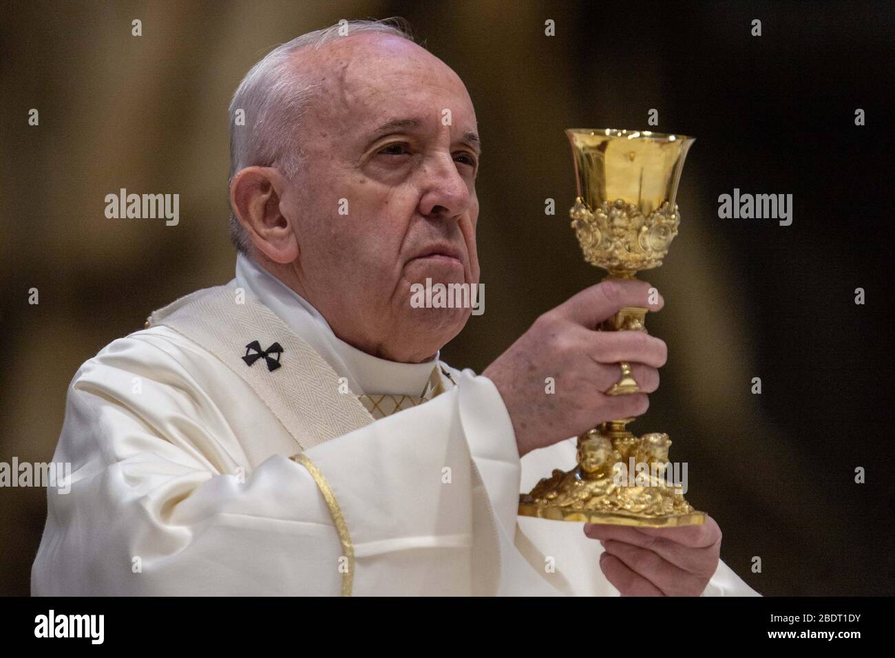 Rom, Staat Vatikanstadt, Staat Vatikanstadt. April 2020. April 2020 - Vatikanstadt (Heiliger Stuhl) - PAPST FRANZISKUS feiert die Messe des Abendmahls am Gründonnerstag mit der Eröffnung des Ostertriduums im Petersdom im Vatikan © EvandroInetti/Pool/Dibanez über ZUMA Wire Credit: Evandroinetti/ZUMA Wire/Alamy Live News Stockfoto