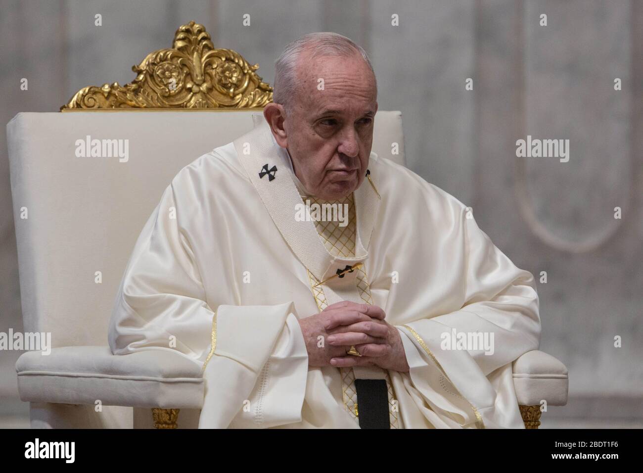 Rom, Staat Vatikanstadt, Staat Vatikanstadt. April 2020. April 2020 - Vatikanstadt (Heiliger Stuhl) - PAPST FRANZISKUS feiert die Messe des Abendmahls am Gründonnerstag mit der Eröffnung des Ostertriduums im Petersdom im Vatikan © EvandroInetti/Pool/Dibanez über ZUMA Wire Credit: Evandroinetti/ZUMA Wire/Alamy Live News Stockfoto