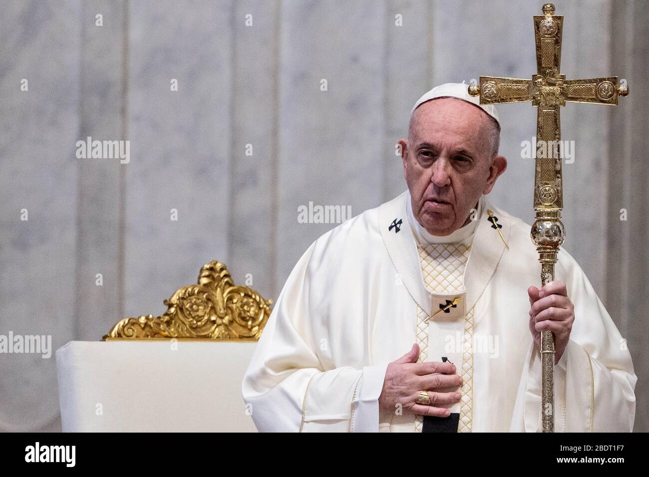 Rom, Staat Vatikanstadt, Staat Vatikanstadt. April 2020. April 2020 - Vatikanstadt (Heiliger Stuhl) - PAPST FRANZISKUS feiert die Messe des Abendmahls am Gründonnerstag mit der Eröffnung des Ostertriduums im Petersdom im Vatikan © EvandroInetti/Pool/Dibanez über ZUMA Wire Credit: Evandroinetti/ZUMA Wire/Alamy Live News Stockfoto