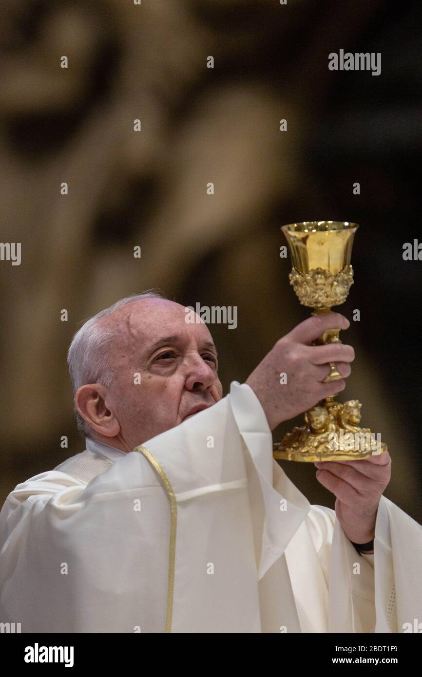 Rom, Staat Vatikanstadt, Staat Vatikanstadt. April 2020. April 2020 - Vatikanstadt (Heiliger Stuhl) - PAPST FRANZISKUS feiert die Messe des Abendmahls am Gründonnerstag mit der Eröffnung des Ostertriduums im Petersdom im Vatikan © EvandroInetti/Pool/Dibanez über ZUMA Wire Credit: Evandroinetti/ZUMA Wire/Alamy Live News Stockfoto