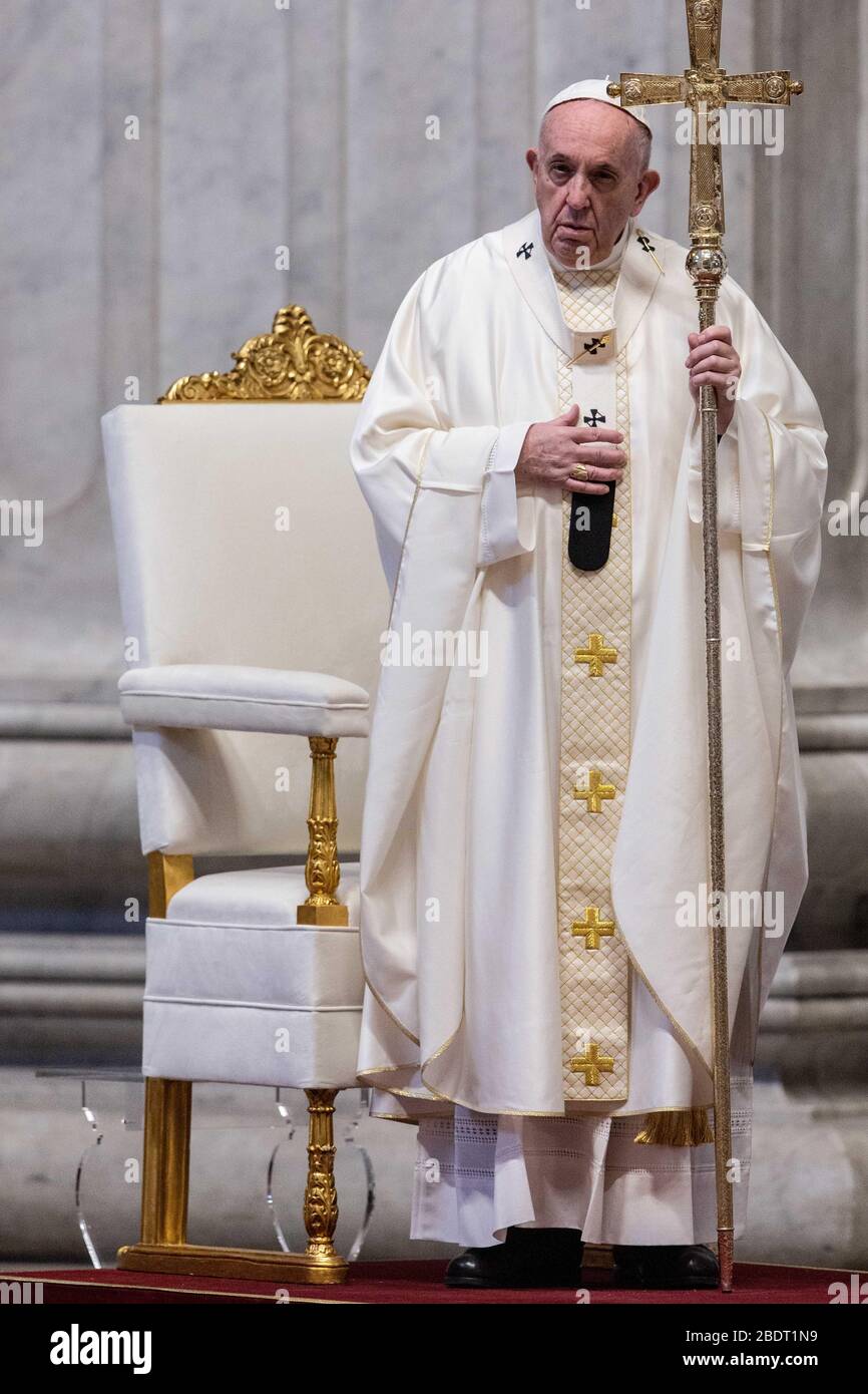 Rom, Staat Vatikanstadt, Staat Vatikanstadt. April 2020. April 2020 - Vatikanstadt (Heiliger Stuhl) - PAPST FRANZISKUS feiert die Messe des Abendmahls am Gründonnerstag mit der Eröffnung des Ostertriduums im Petersdom im Vatikan © EvandroInetti/Pool/Dibanez über ZUMA Wire Credit: Evandroinetti/ZUMA Wire/Alamy Live News Stockfoto
