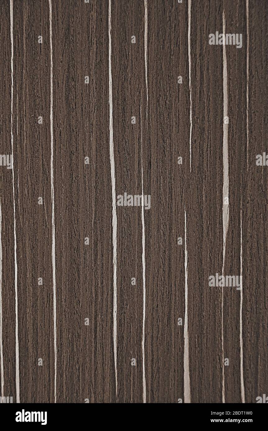 Holzstrukturen. Brauner Hintergrund mit geraden weißen Streifen. Exotisches Holz. Stockfoto