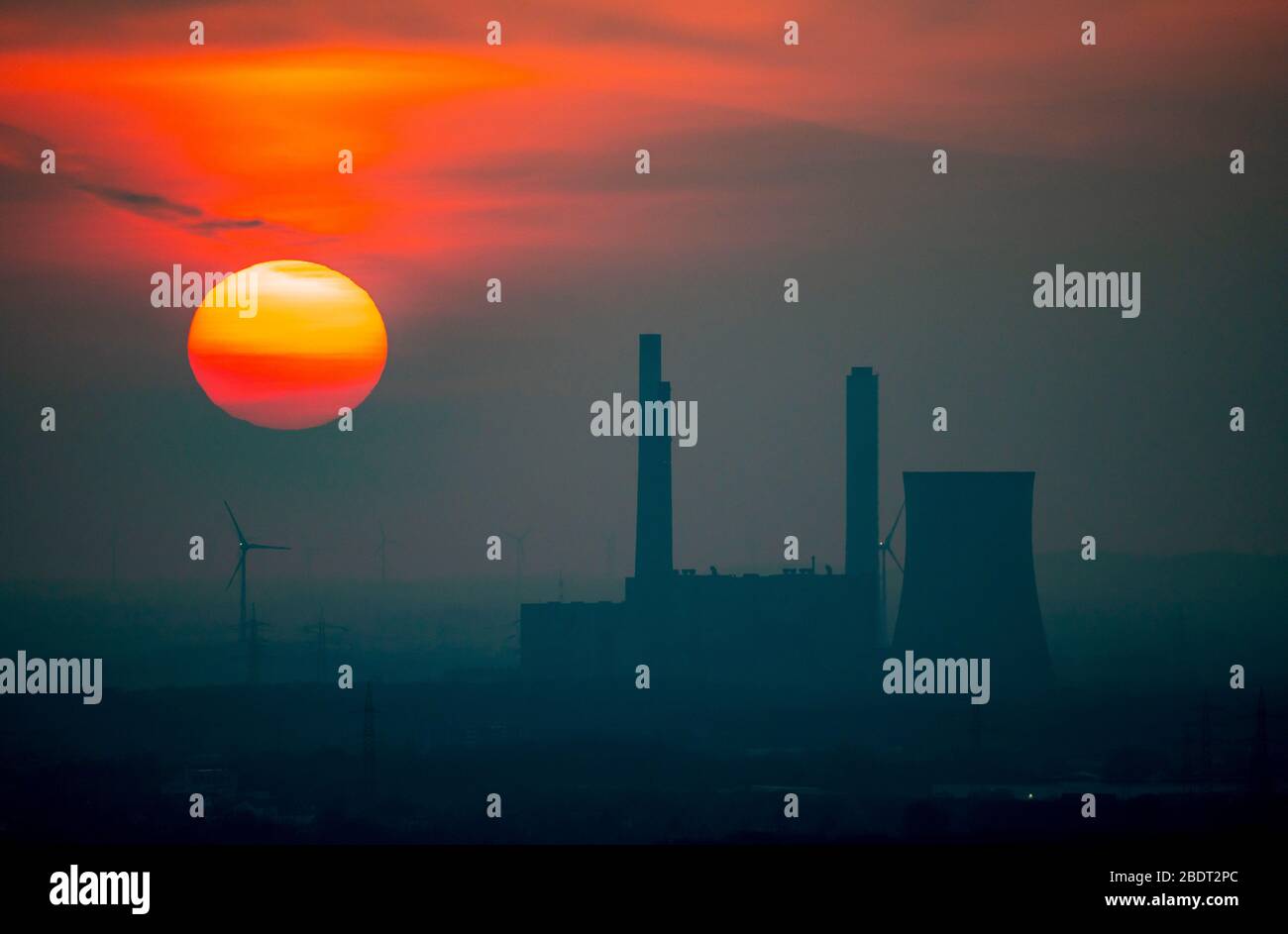 Das Kohlekraftwerk Voerde, im März 2017 stillgelegt, Sonnenuntergang, Deutschland Stockfoto