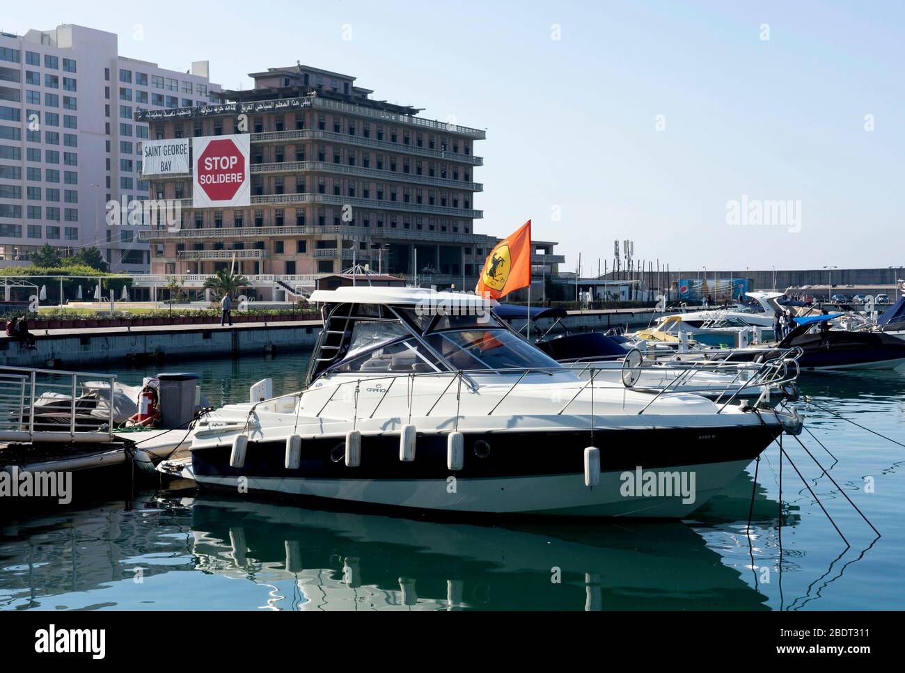 Zaitunay Bay mit Saint Georges Hotel Stockfoto