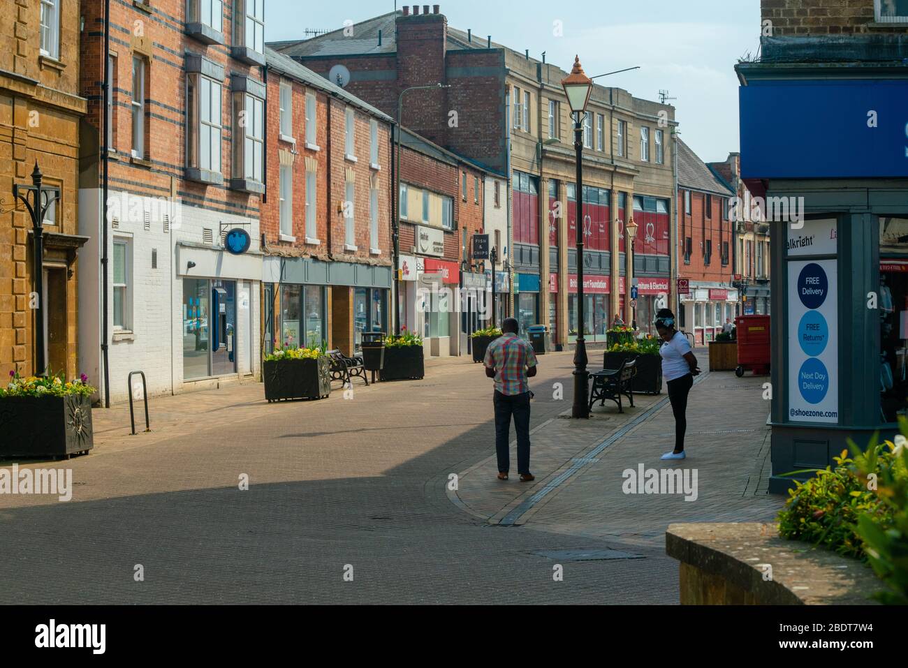 Der Beginn eines sonnigen Osterwochenendes, 2020. April, und die Straßen von Banbury sind weitgehend verlassen. UK-Halt. Coronavirus. Stockfoto