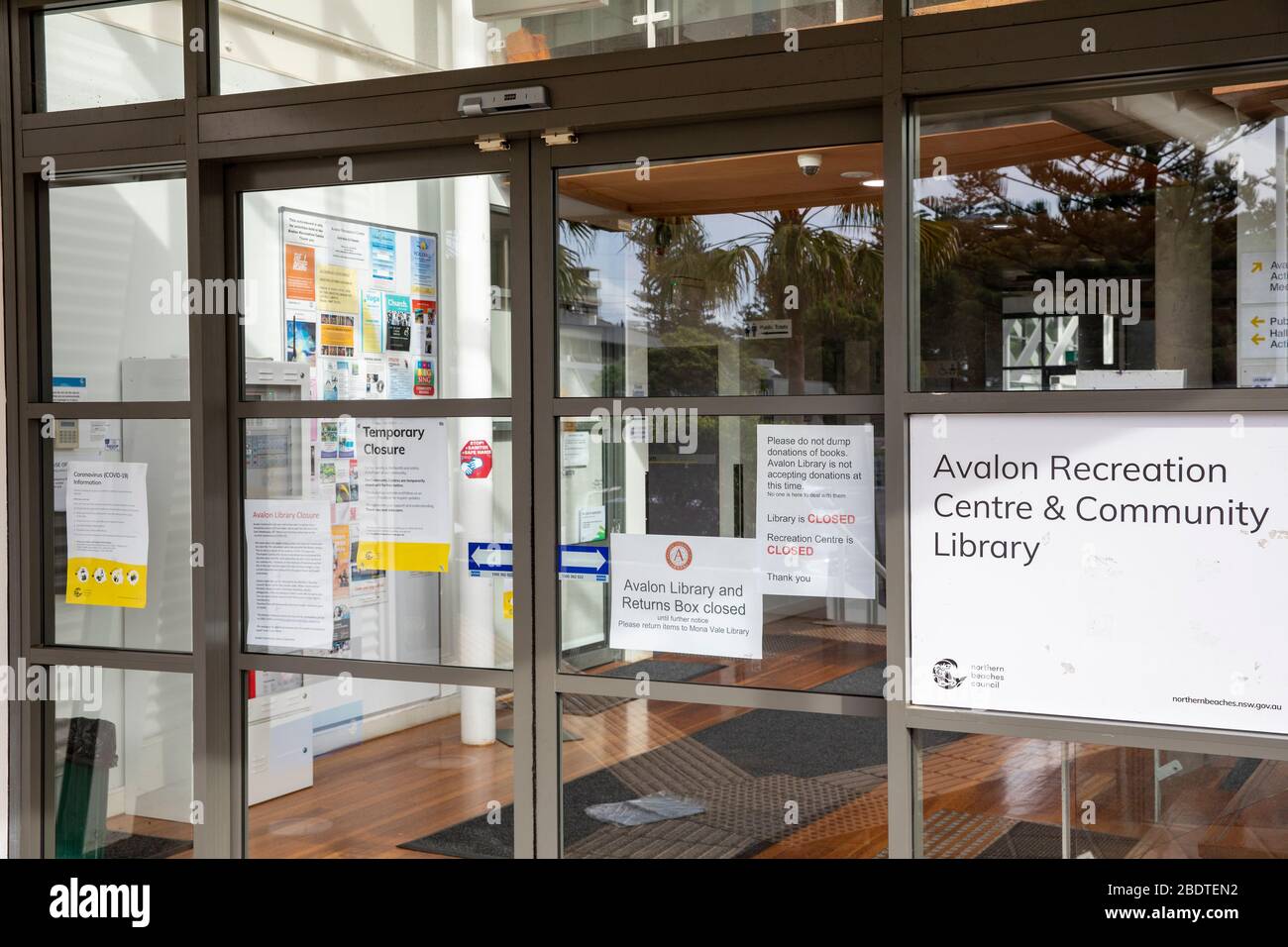 Sydney, Australien. Donnerstag, 9. April 2020. Das Avalon Beach Erholungszentrum und die öffentliche Bibliothek wurden während des COVID-19-Ausbruchs in Sydney vom rat geschlossen Stockfoto