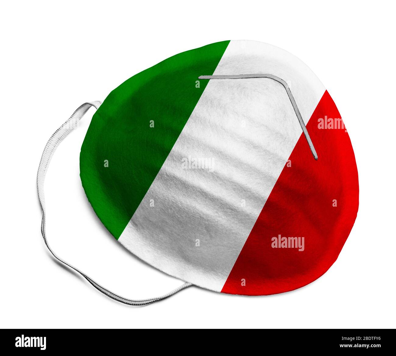 N95 Medizinische Maske mit italienischer Flagge isoliert auf weißem Hintergrund. Stockfoto