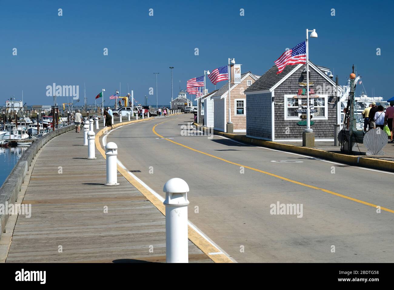 Macmillan Pier, wo Fähren von Boston in Provincetown Hafen auf Cape Cod am 4. Juli Wochenende im Sommer ankommen Stockfoto