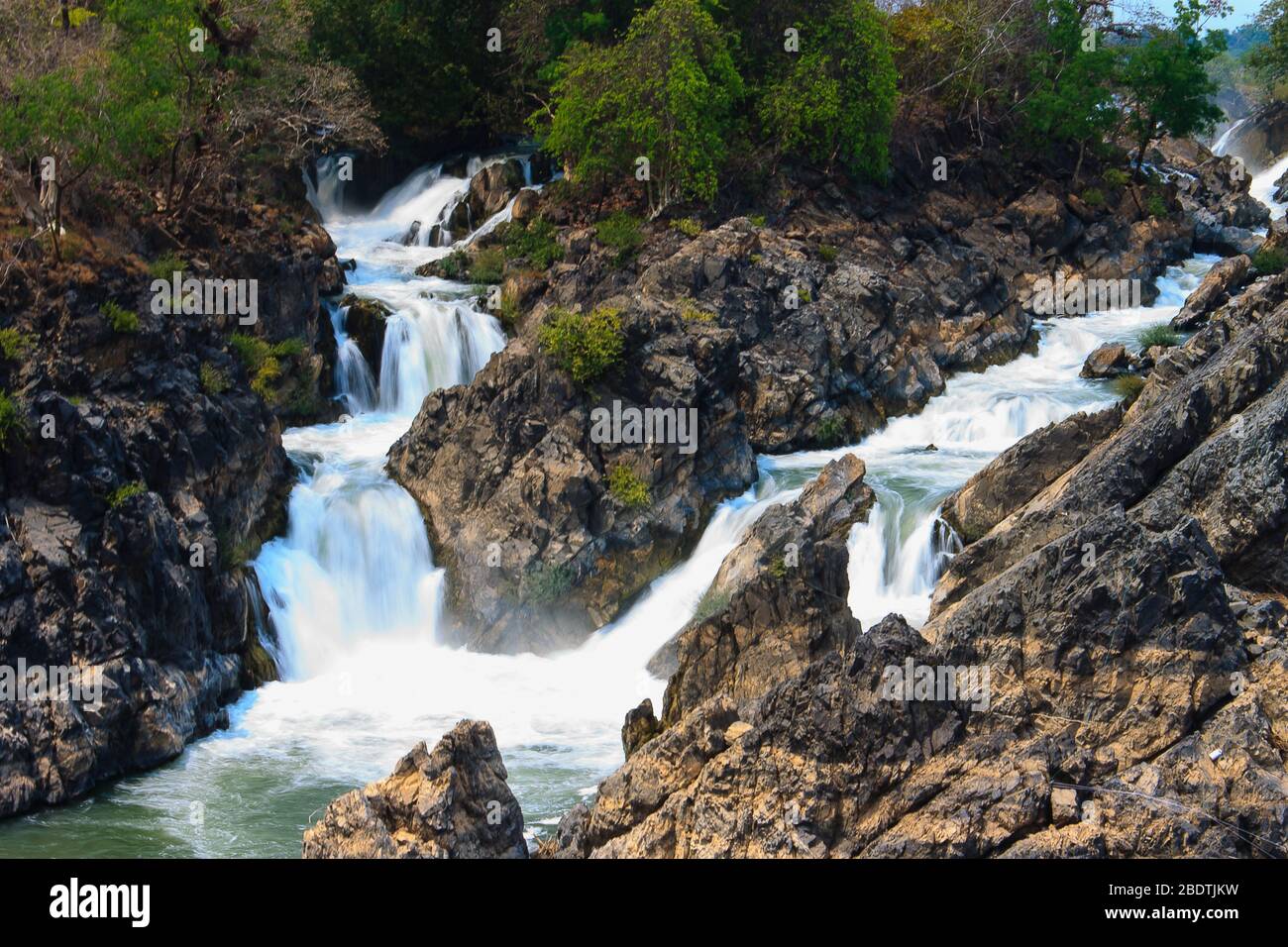 Li Phi fällt auf dem Mekong River. Berühmte Landschaft im Mekong-Flussdelta, 4000 Inseln, Champasak, Laos. Stockfoto