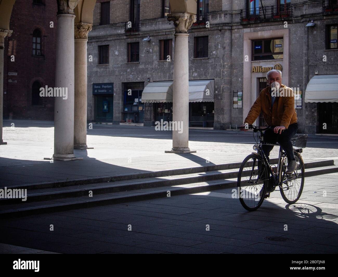Alltag in Cremona, Lombardei, Italien während des Coronavirus-Ausbruchs, April 2020 Stockfoto