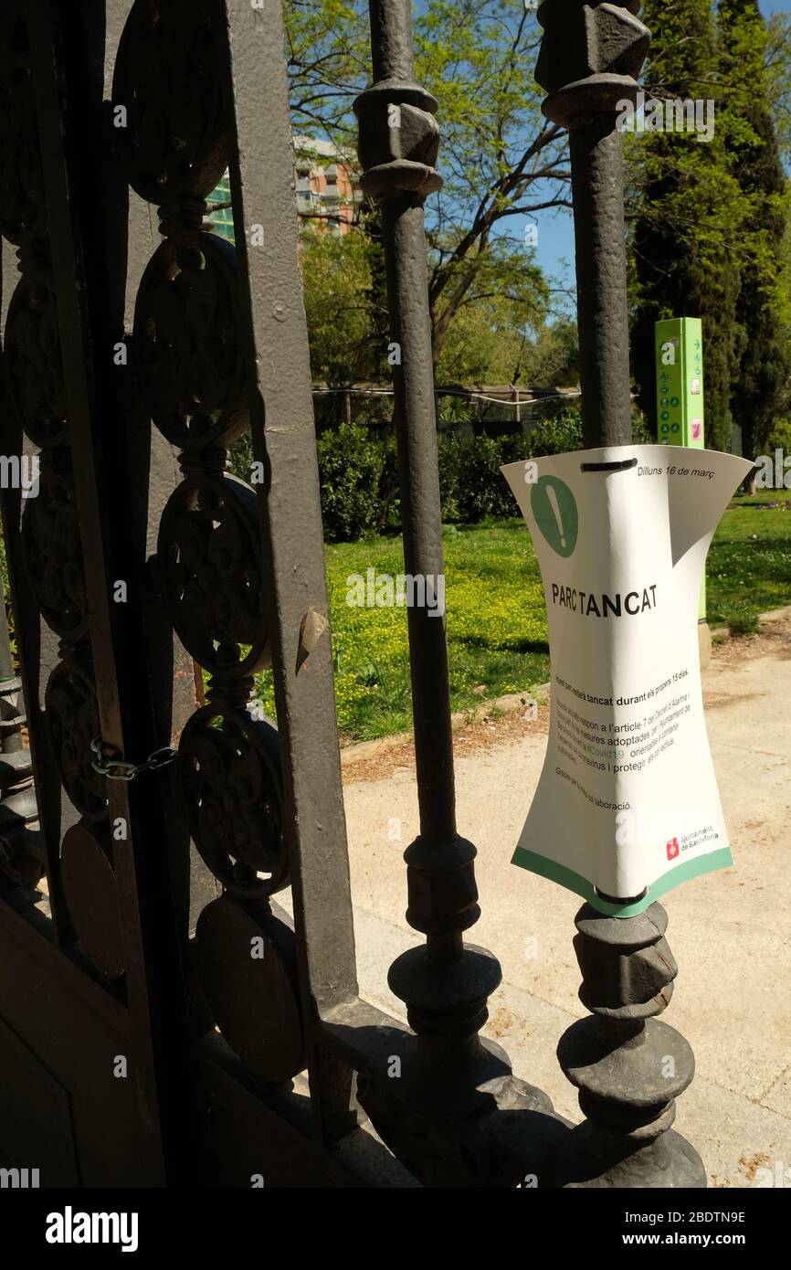 Barcelona, Spanien April 2020: Ciutadella Park wegen der Pandemie Covid19 komplett geschlossen.Alle Stadtparks wurden während der Sperrung geschlossen. Stockfoto