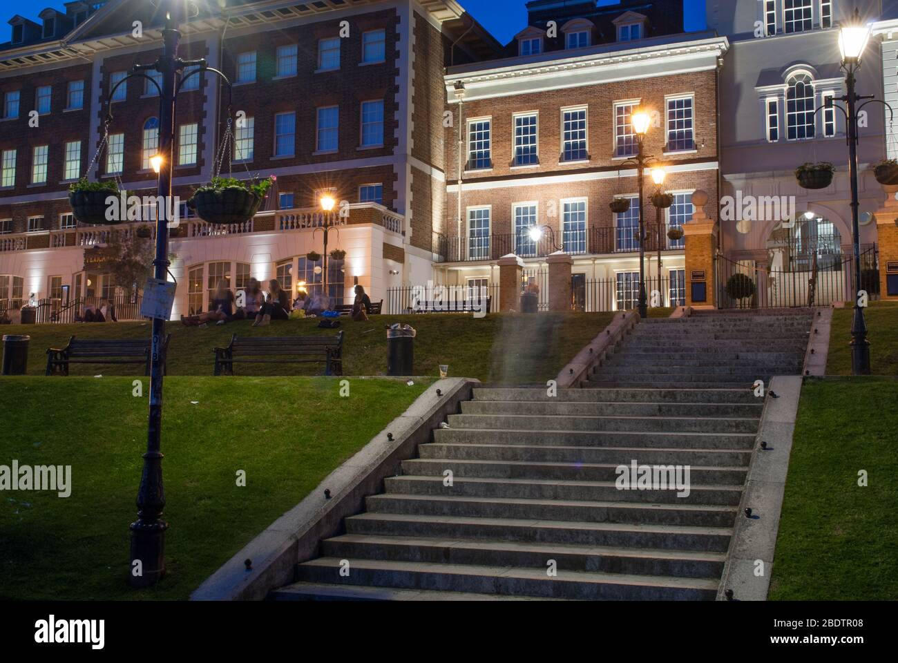 Georgische öffentliche Räume Terrassen am Flussufer Restaurants am Wasser Richmond Bridge Richmond Riverside, London TW9 von Quinlan Terry Architect Stockfoto