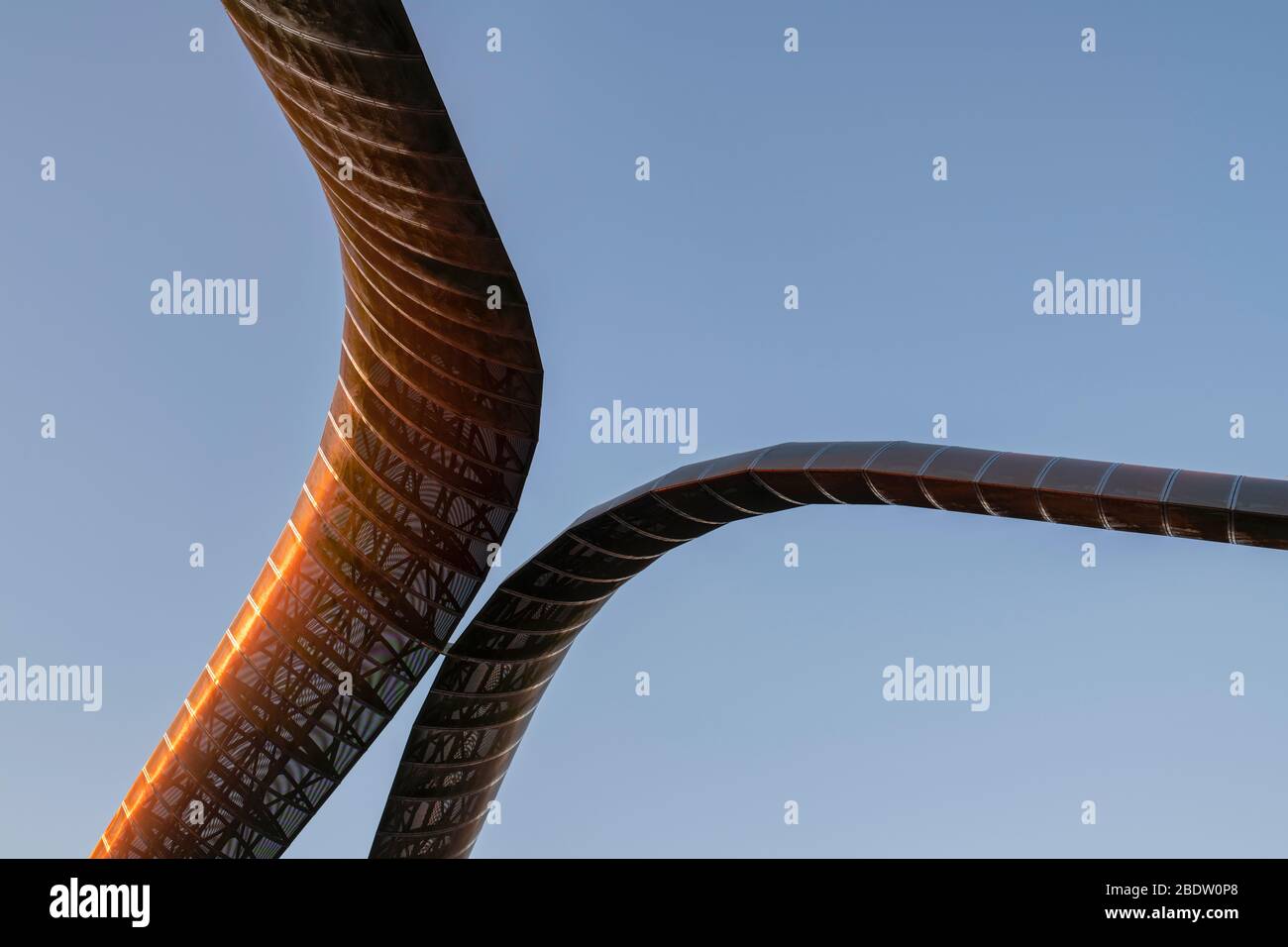 Whittle Arch im Millennium Place bei Sonnenaufgang. Coventry, West Midlands, England Stockfoto