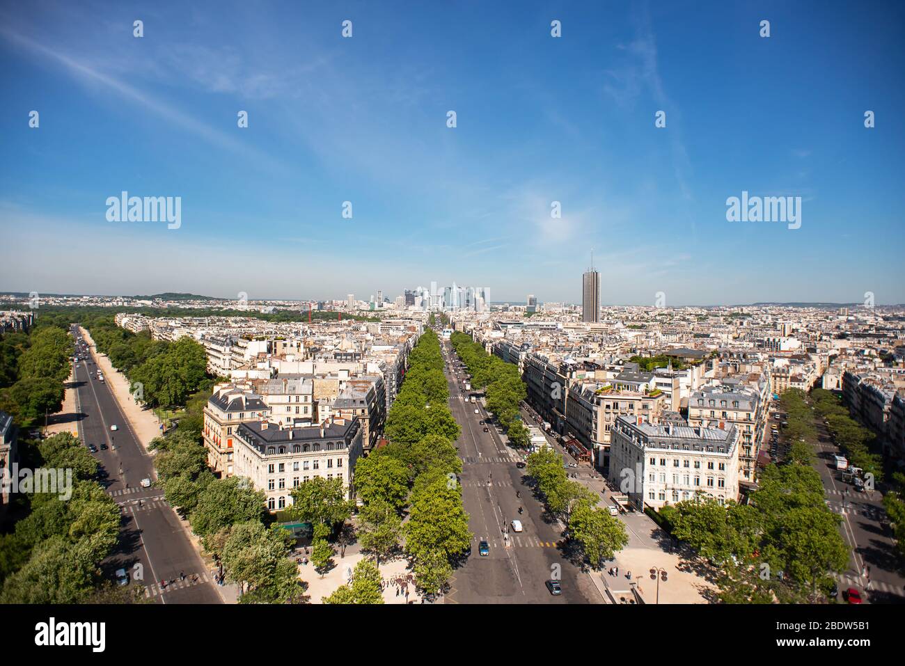 Skyline Von Paris. La Defense Business Area, La Grande Armee Avenue. Blick vom Triumphbogen. Paris, Frankreich, Europa. Stockfoto