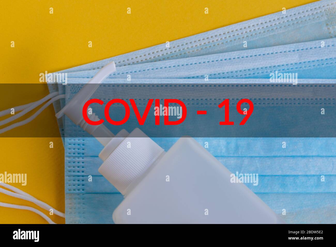 Covid - 19 Text : Corona Virus Covid-19 Konzept - Gesundheit und Pflege. Stockfoto