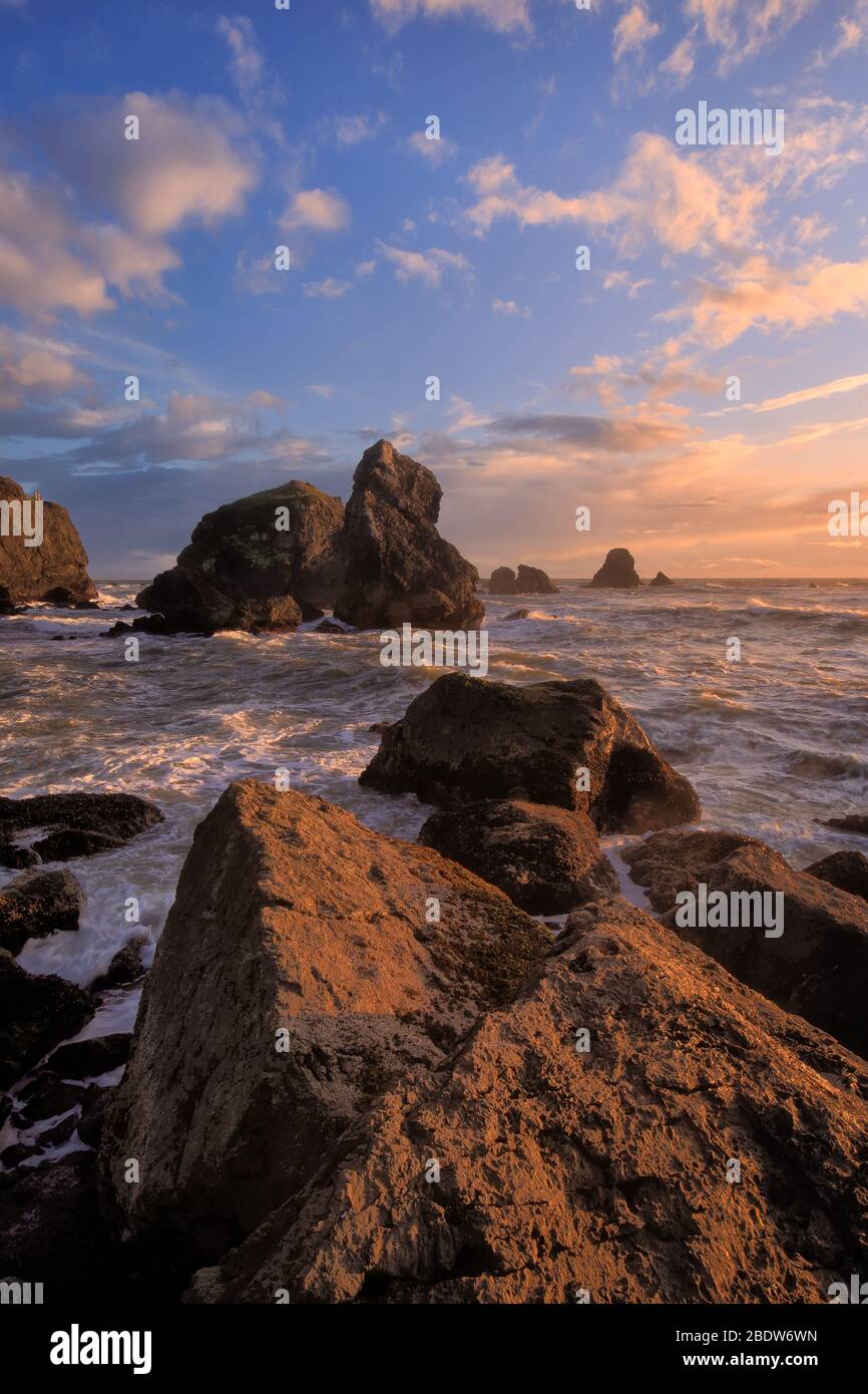 Farbe Bild eines schönen Sonnenuntergang mit Blick auf den Pazifischen Ozean in Nordkalifornien. Stockfoto