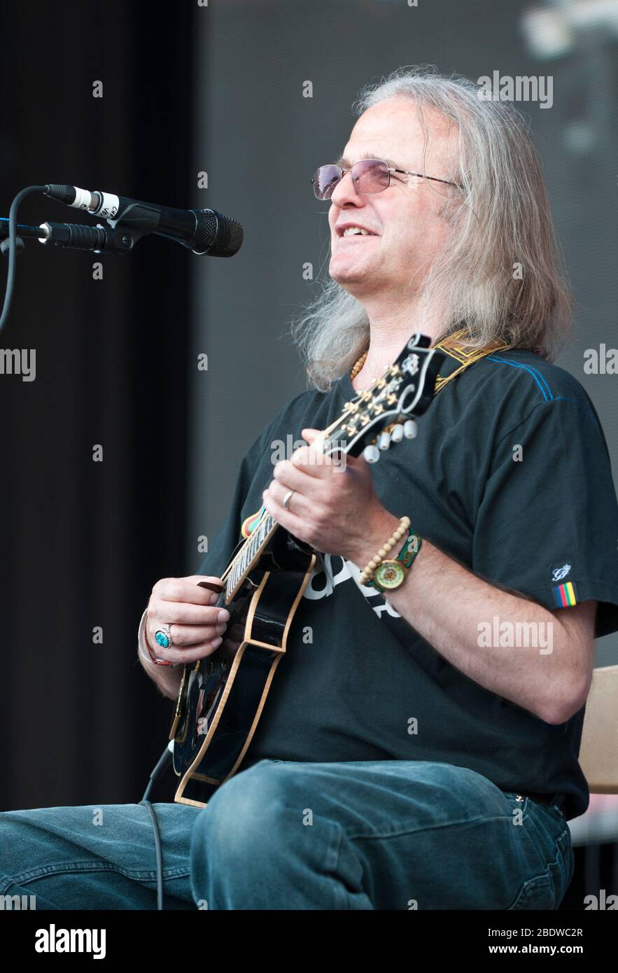 Chris Leslie von Fairport Convention tritt beim Cropredy Festival der Band in Großbritannien auf. August 2012 Stockfoto