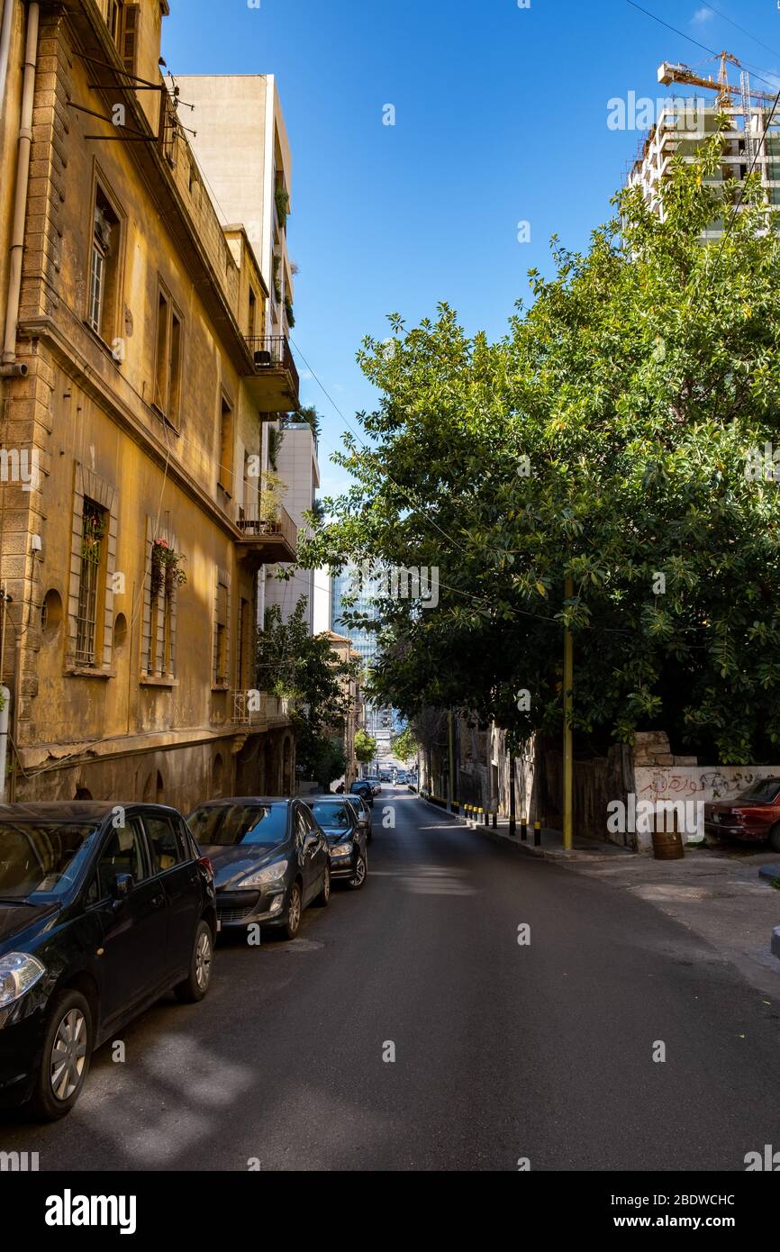 Beirut, Libanon, 9. April 2020, Straßen werden von Autos und Menschen geleert, weil sie wegen der COVID-19-Krankheit Hassan Chamoun/Alamy gesperrt wurden Stockfoto