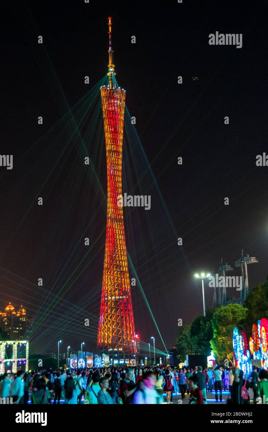 Blick auf den Canton Tower in Guangzhou Stadt China in der Nacht vom Bereich Zhujiang New Town, Stockfoto