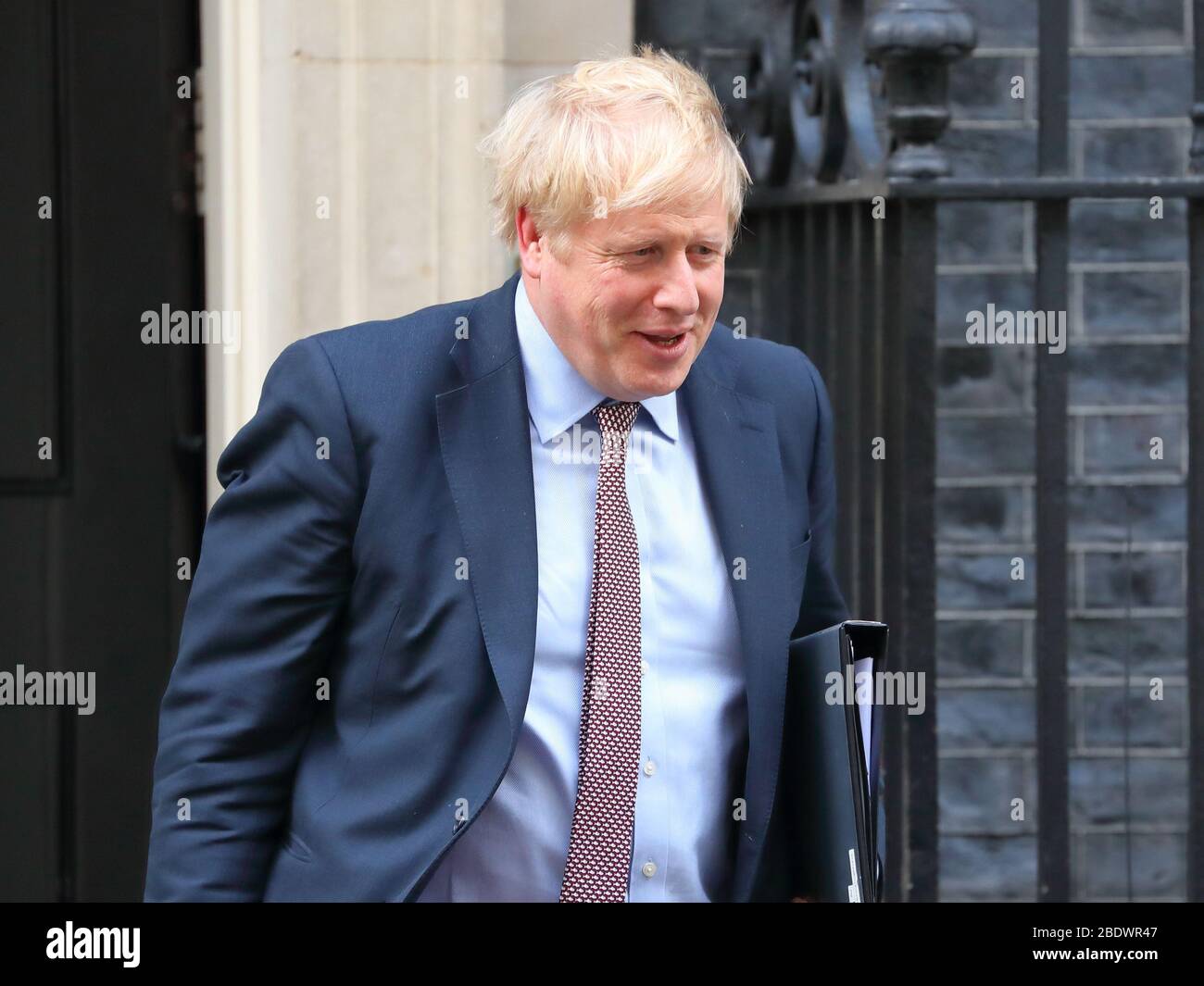 Der Optimist Boris Johnson verlässt Downing Street nach dem wöchentlichen Kabinettsitzung in London, Großbritannien Stockfoto