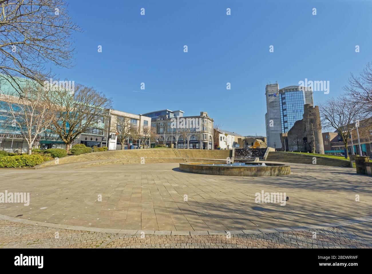 Im Bild: Der desrted Castle Square in Swansea, Wales, UK. Donnerstag 26 März 2020 Re: Covid-19 Coronavirus Pandemie, UK. Stockfoto