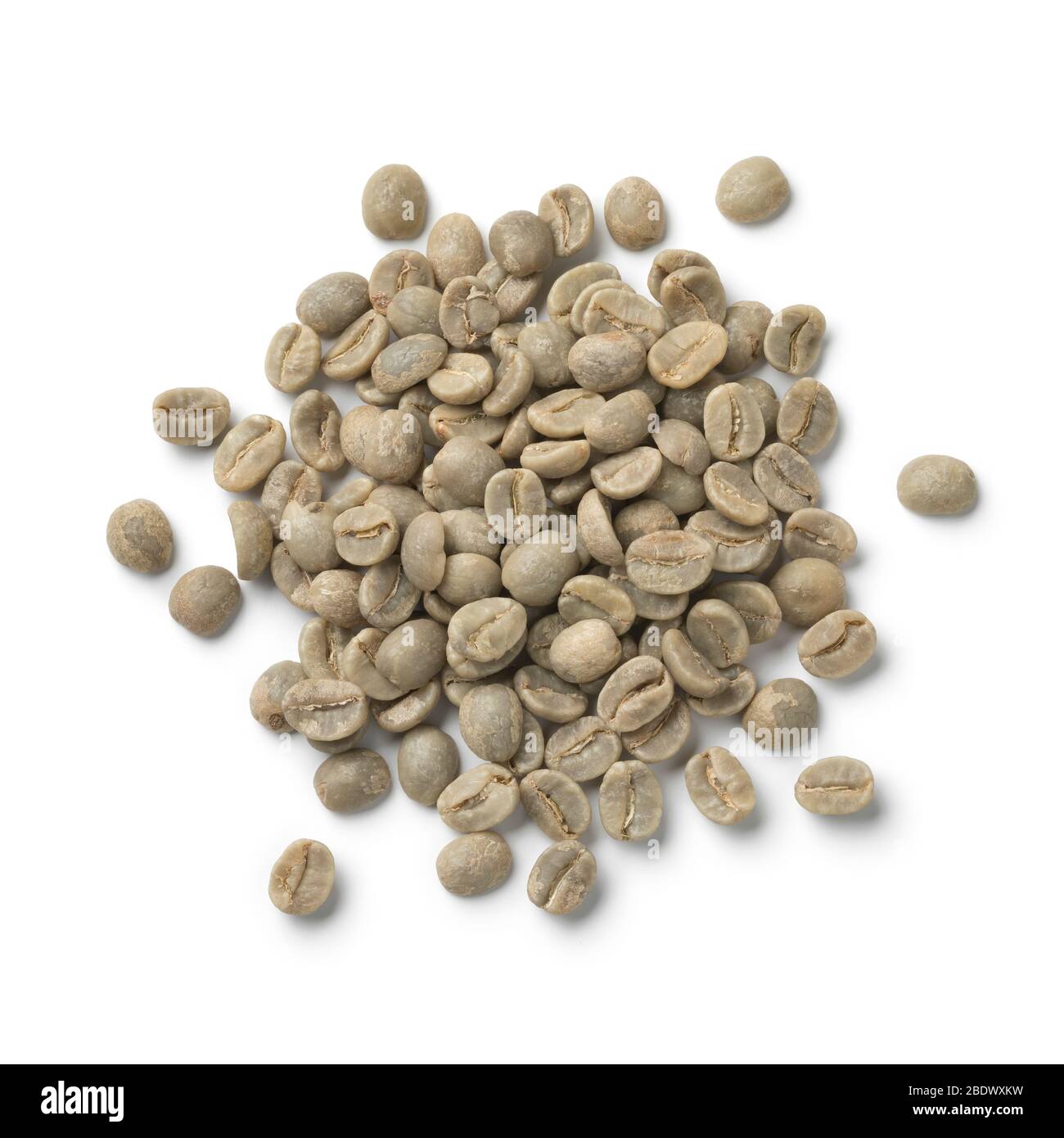 Haufen roher Pamwamba Kaffeebohnen aus Malawi auf weißem Hintergrund isoliert Stockfoto