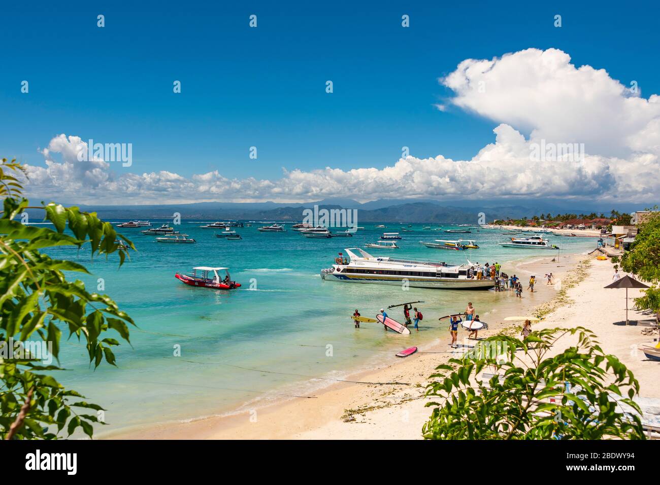 Horizontale Ansicht des Jungut Batu Strandes auf Lembongan Island, Indonesien. Stockfoto