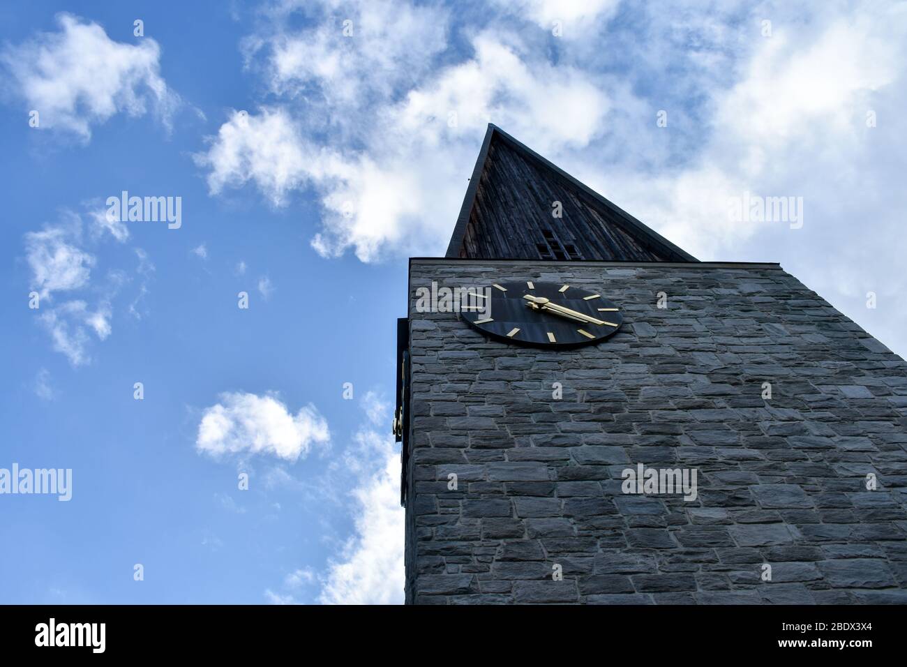 Pfarrkirche (Herz-Jesu-Kirche) in Saas-Fee, Wallis, Schweiz. Stockfoto